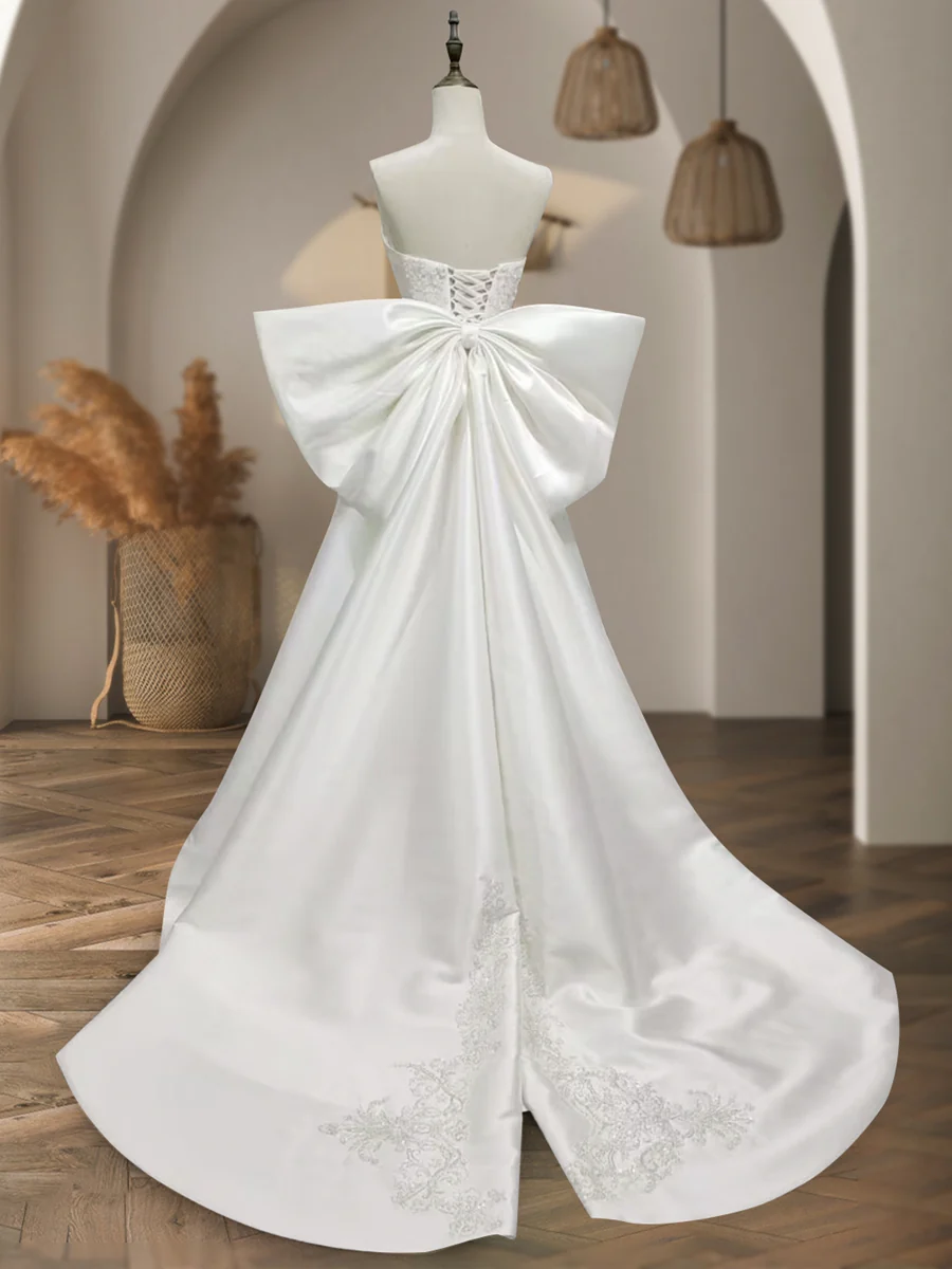 A-Line/Princess Strapless Sleeveless Applique Wedding Dresses