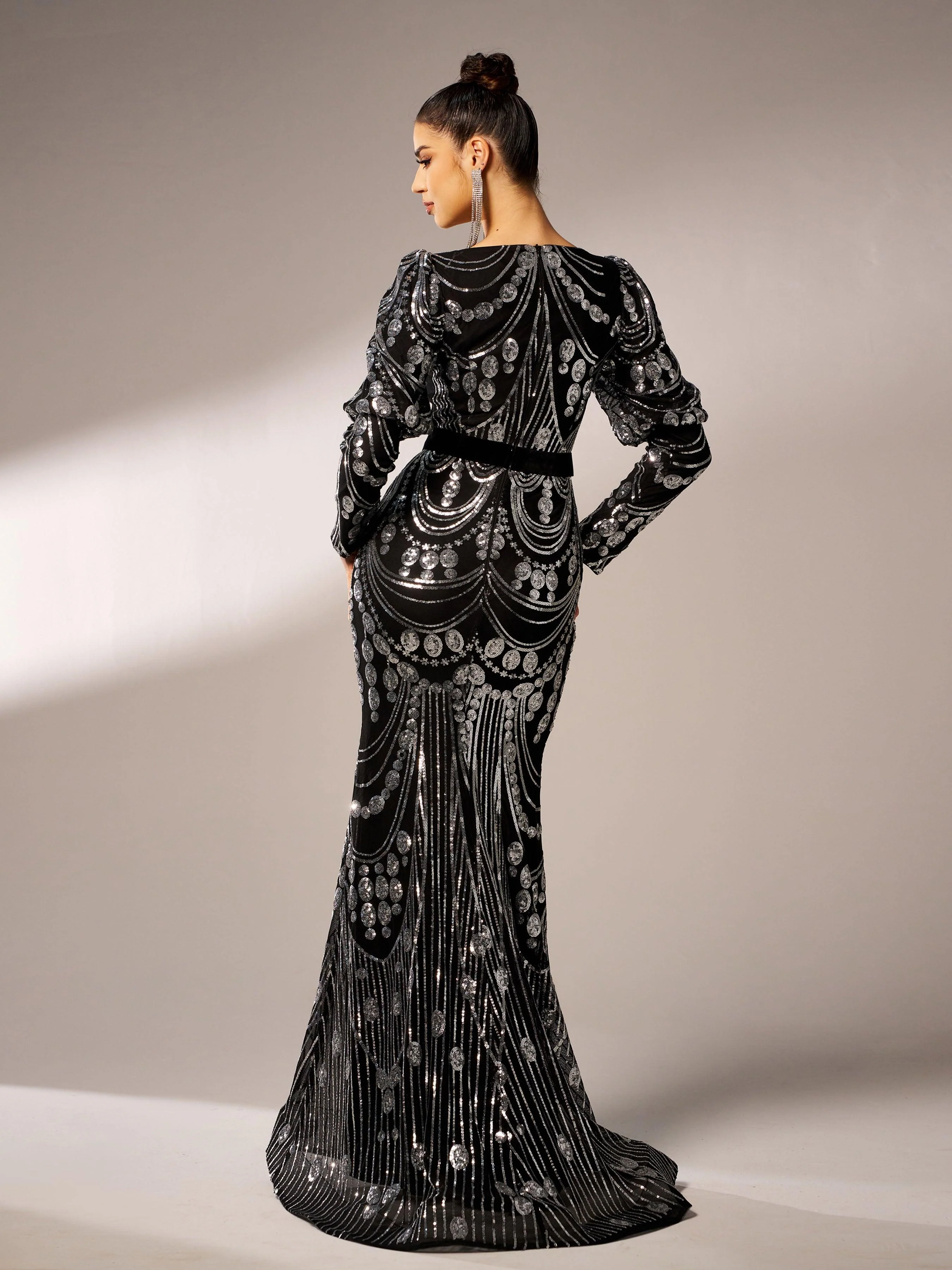 Black Long Sleeve Sequin V-neck Sress DH80230