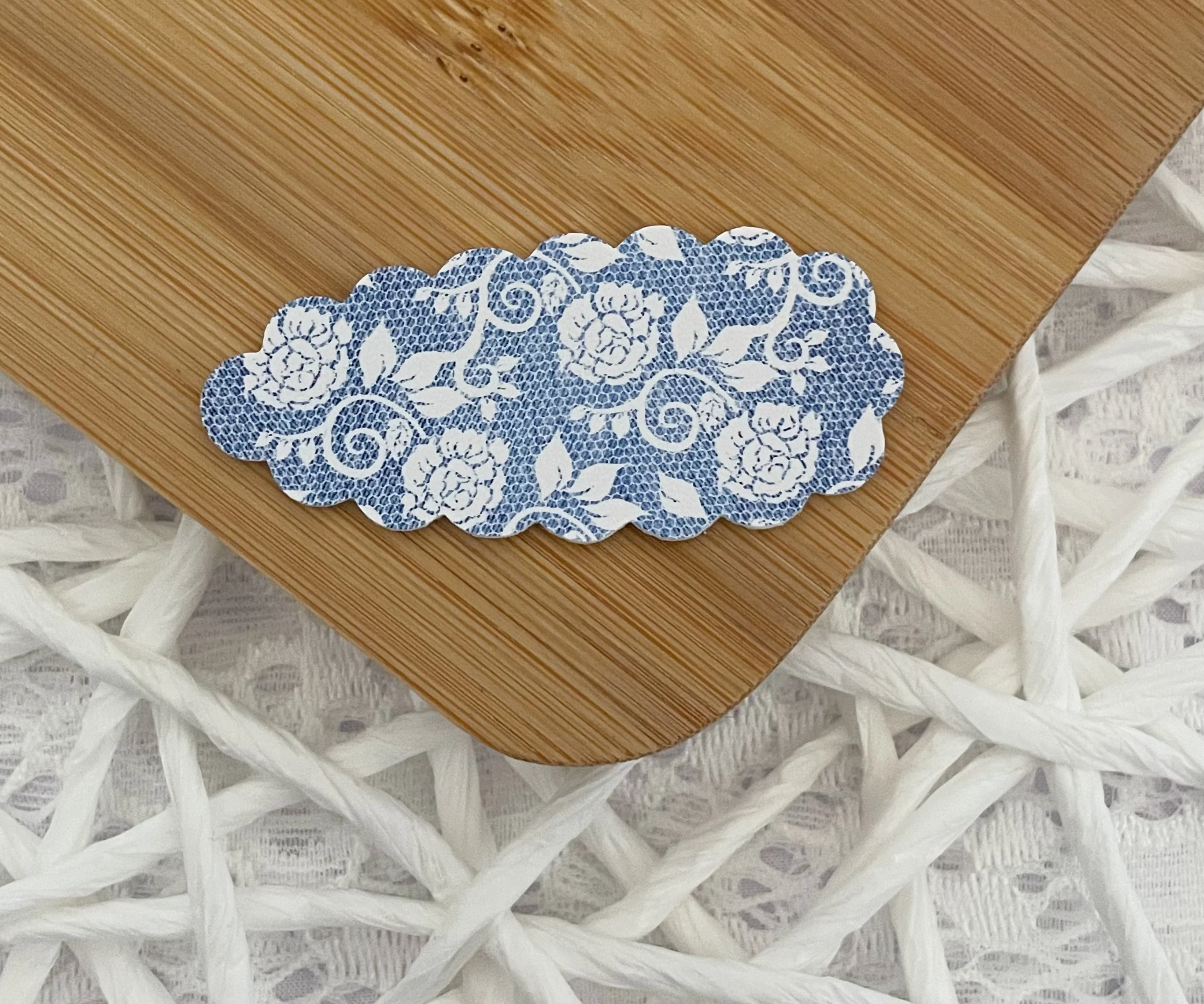 Lace White Roses Snap Clip