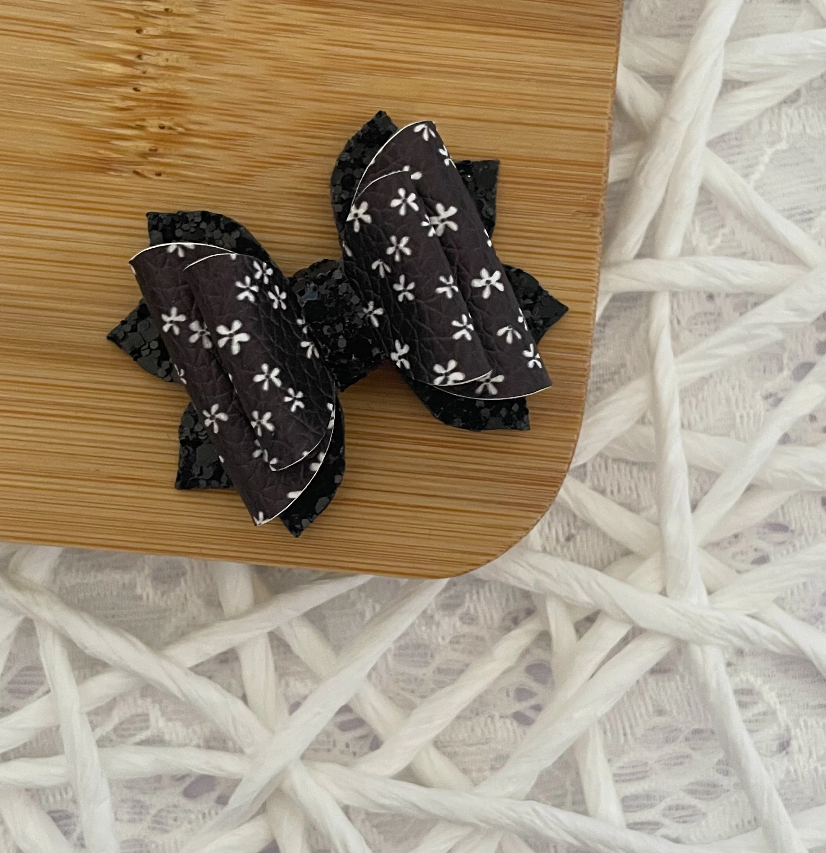 Dainty Black & White Floral 2in Jasmine
