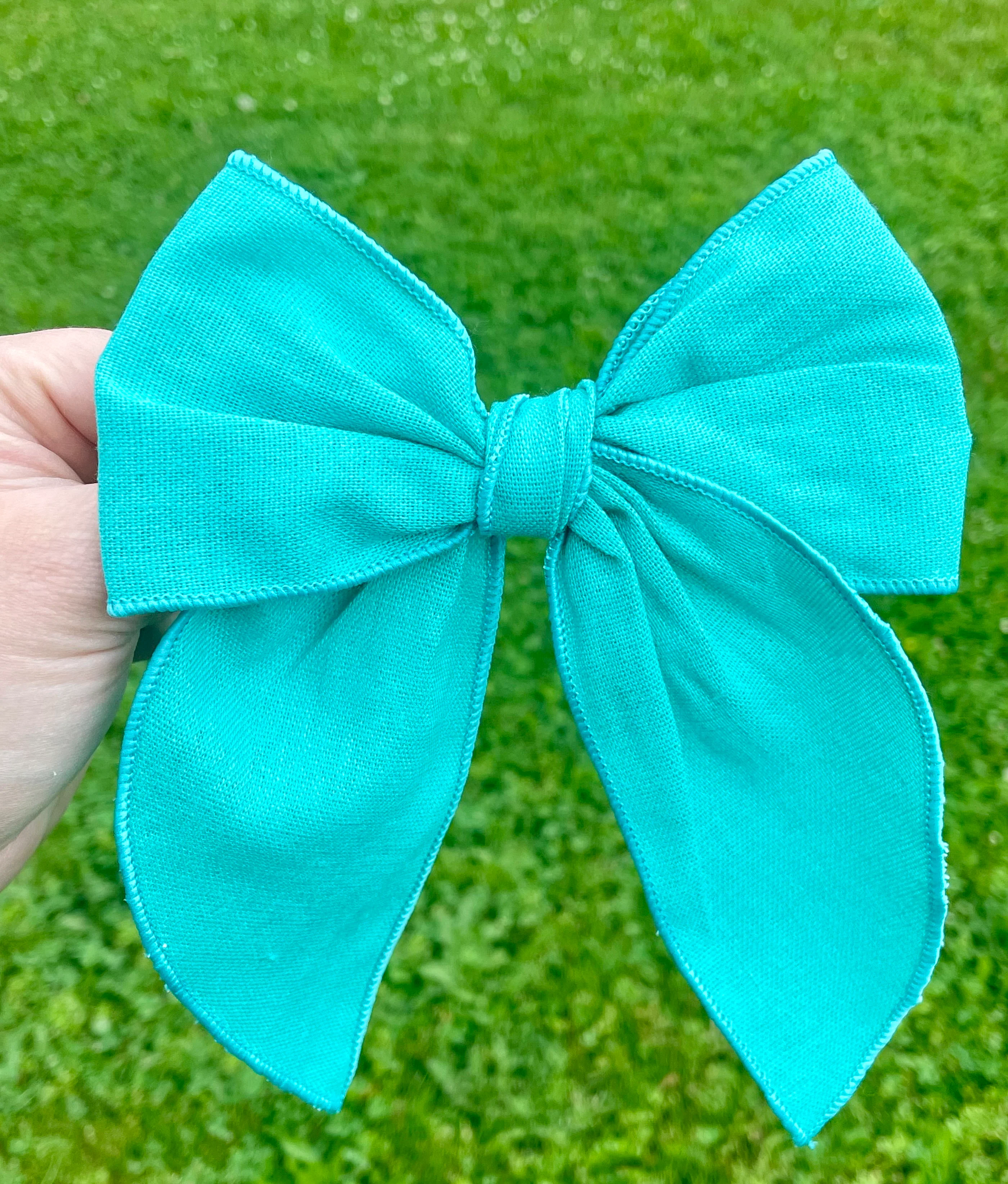 Mint Linen 5-6in Serged Hand Tied Bow
