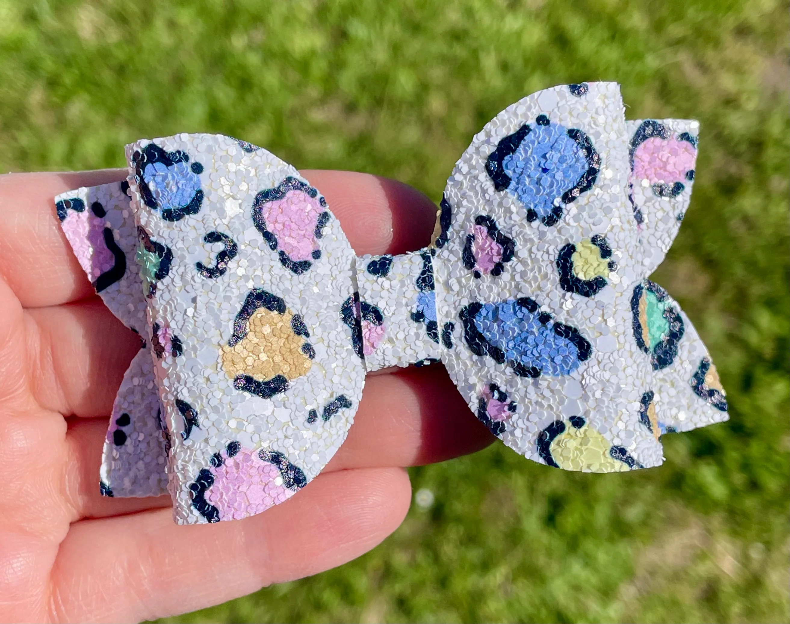 Pastel Rainbow Cheetah Glitter 3.5in Beauty