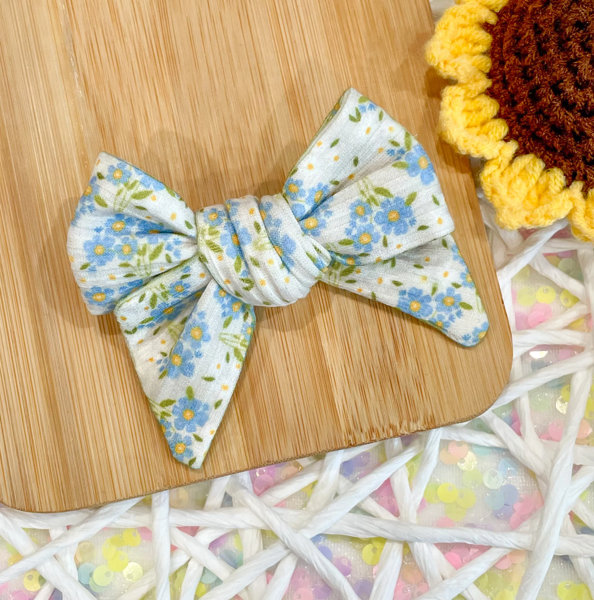 Bluebells & Daisies Ribbed 3.5in Hand Tied