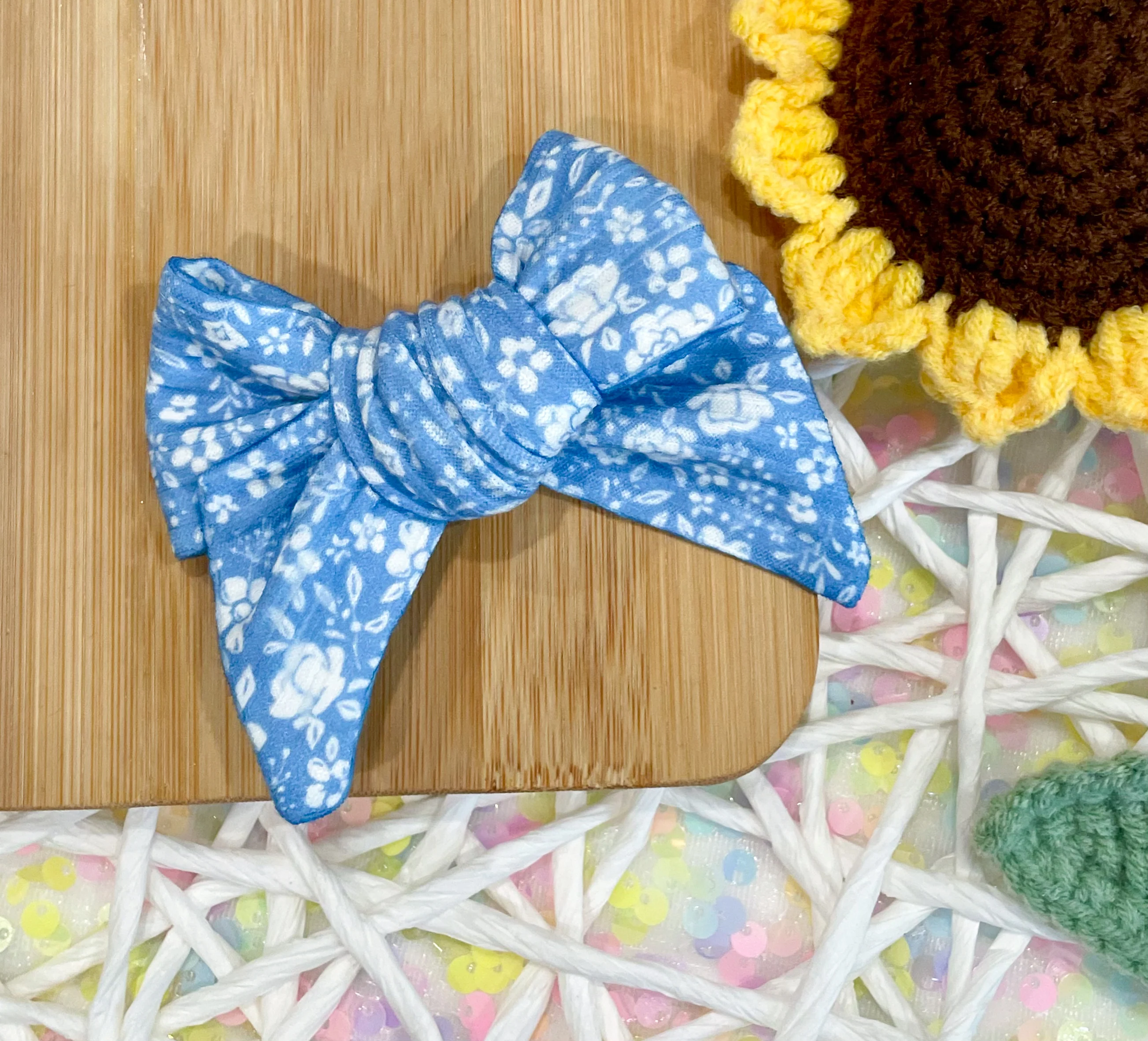 Blue & White Floral Ribbed 3.5in Hand Tied