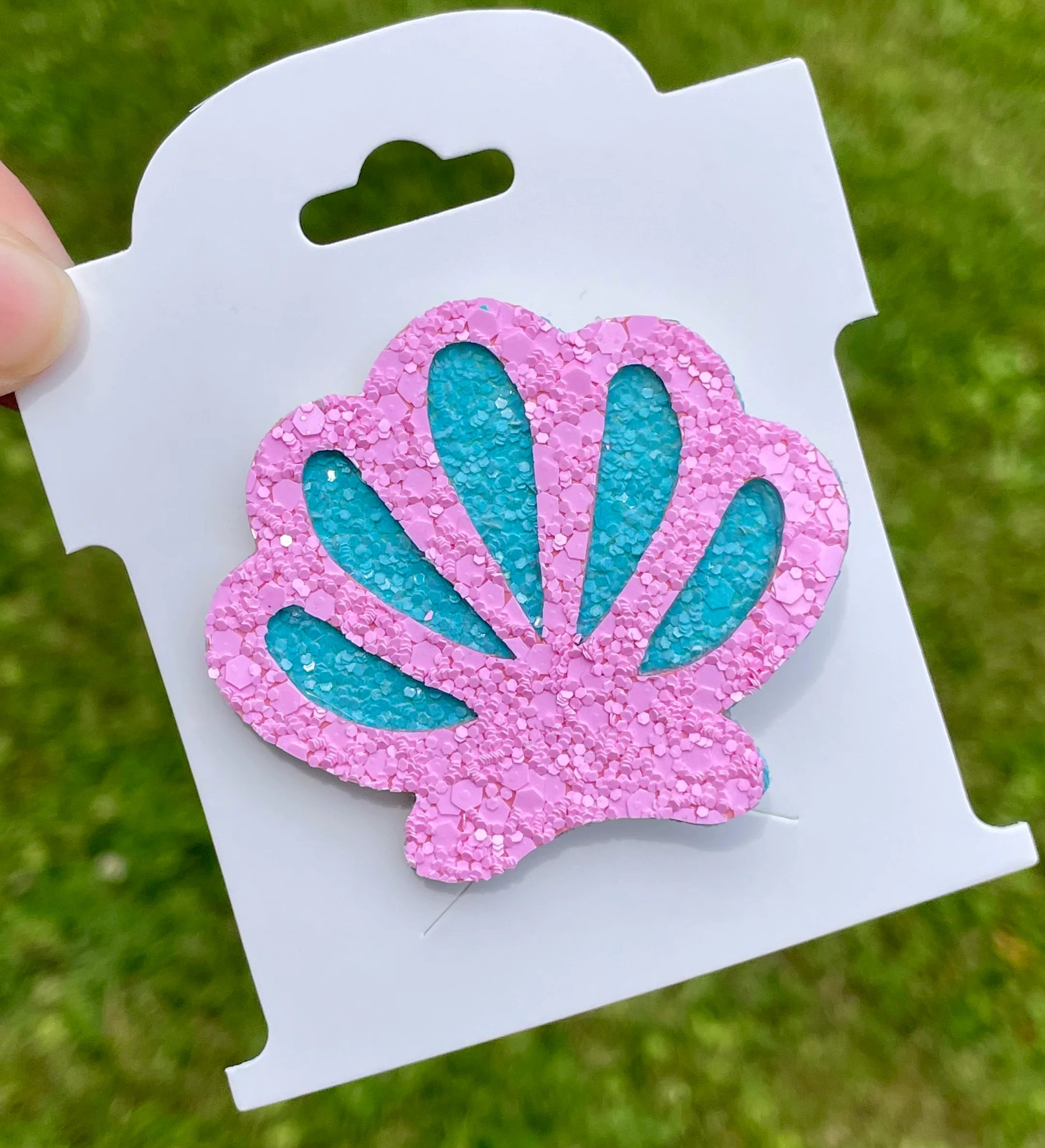 Bubblegum & Teal Seashell Clip