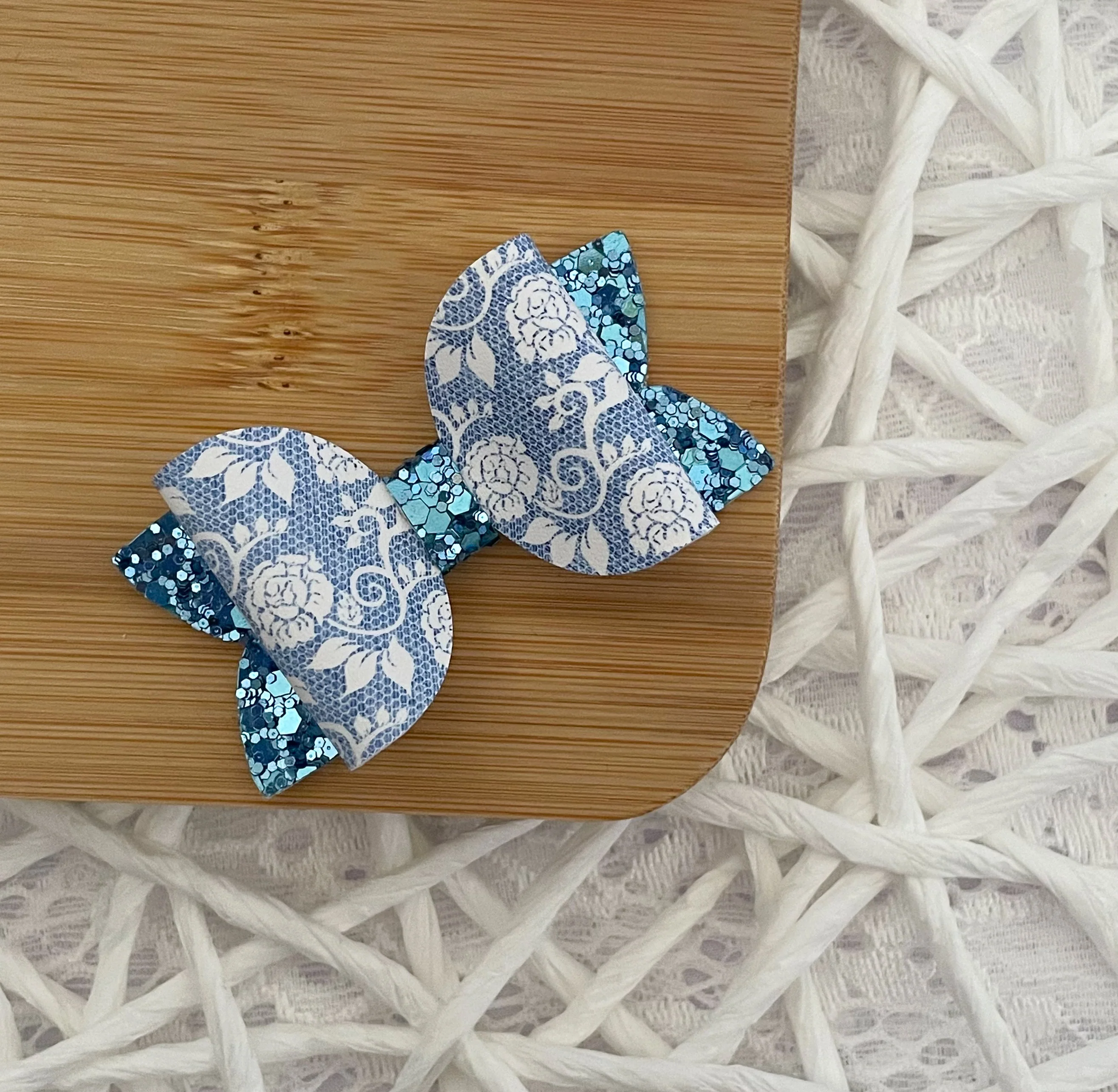 Lace White Roses 2.5in Beauty