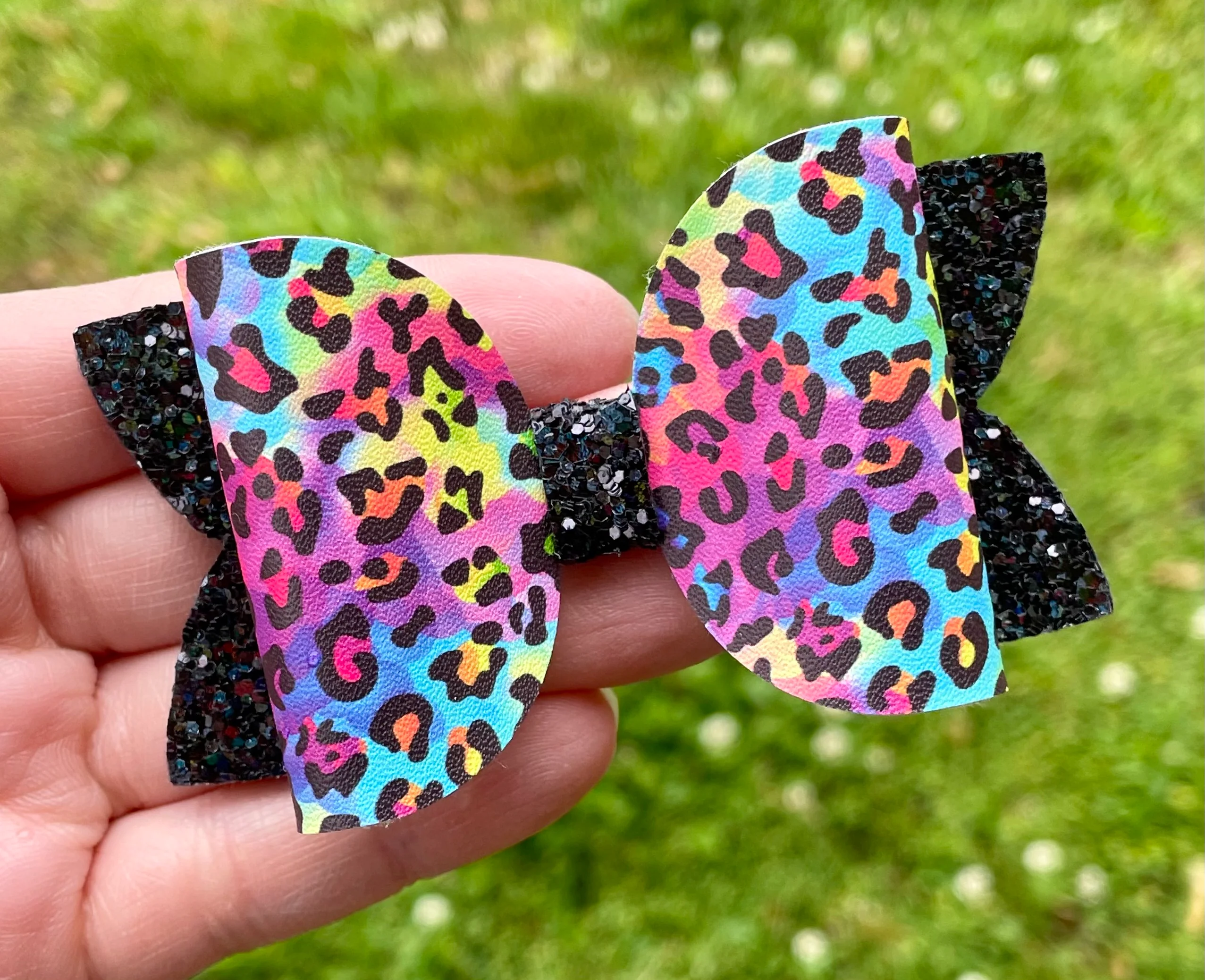 Rainbow Tie Dye Leopard 3.5in Beauty