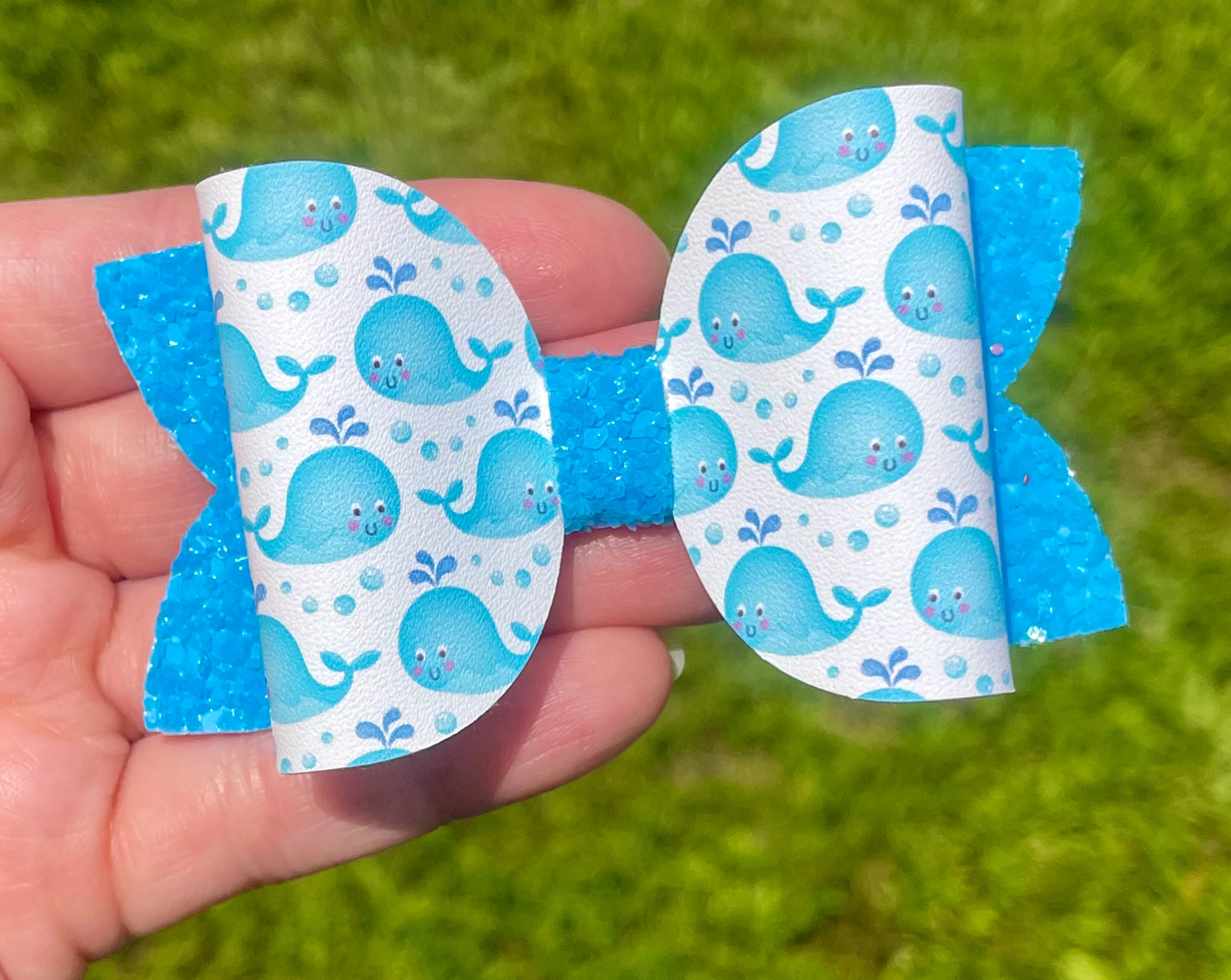 Bubbly Whales 3.5in Beauty