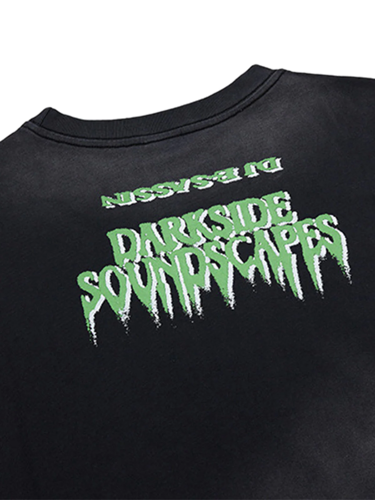 Street Graphic Spray Print Necklace T-Shirt