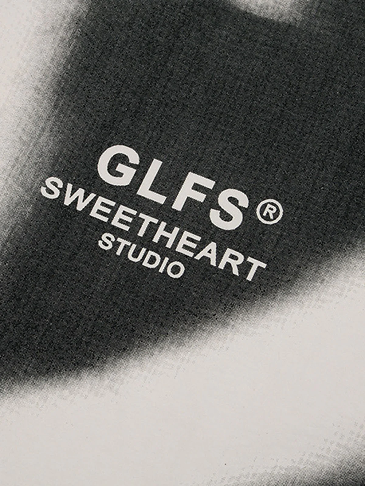 Abstract “KISS” Graphics T-Shirt