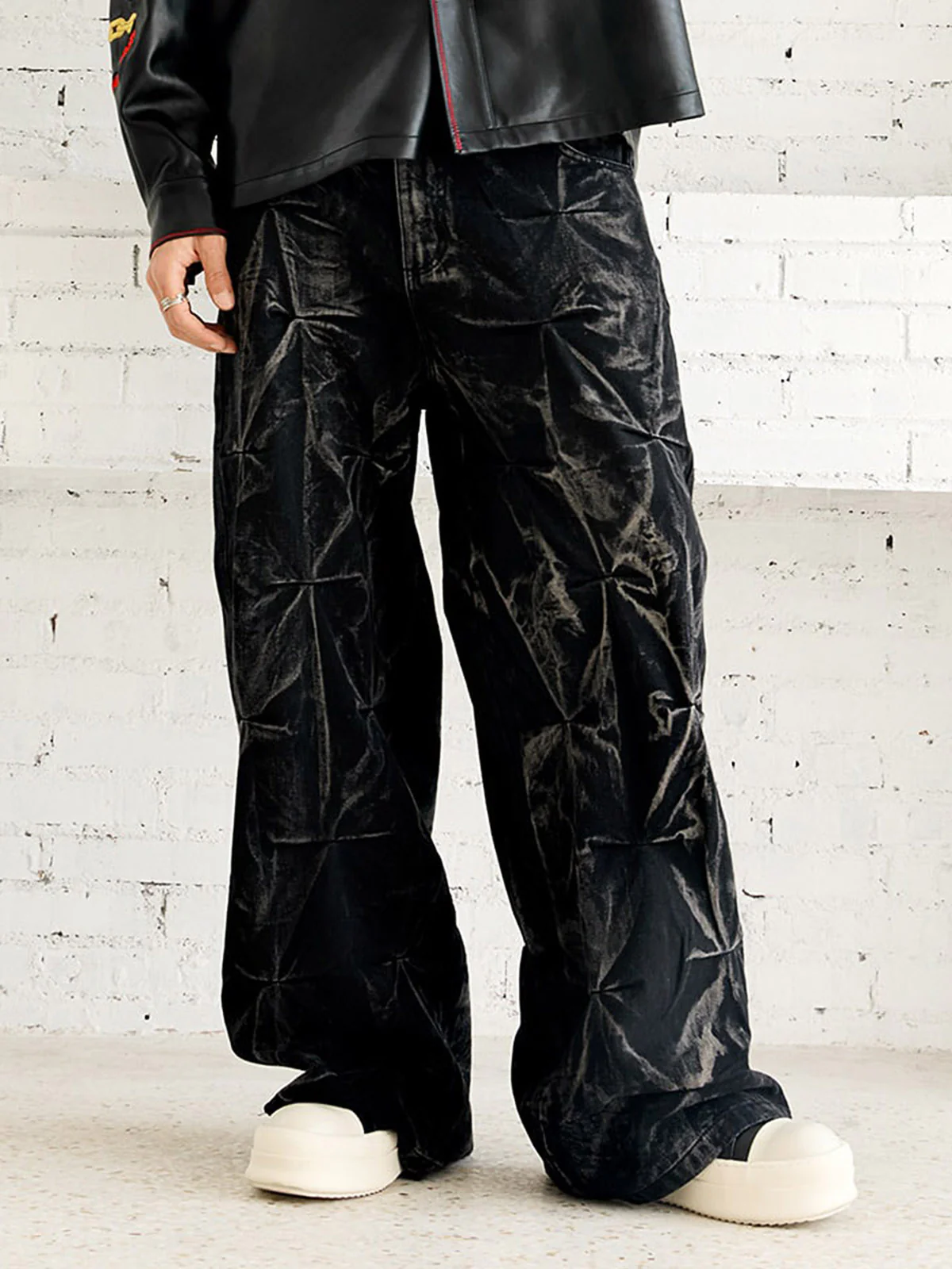 Heavy Washed Distressed Pleated Baggy Jeans - 2282