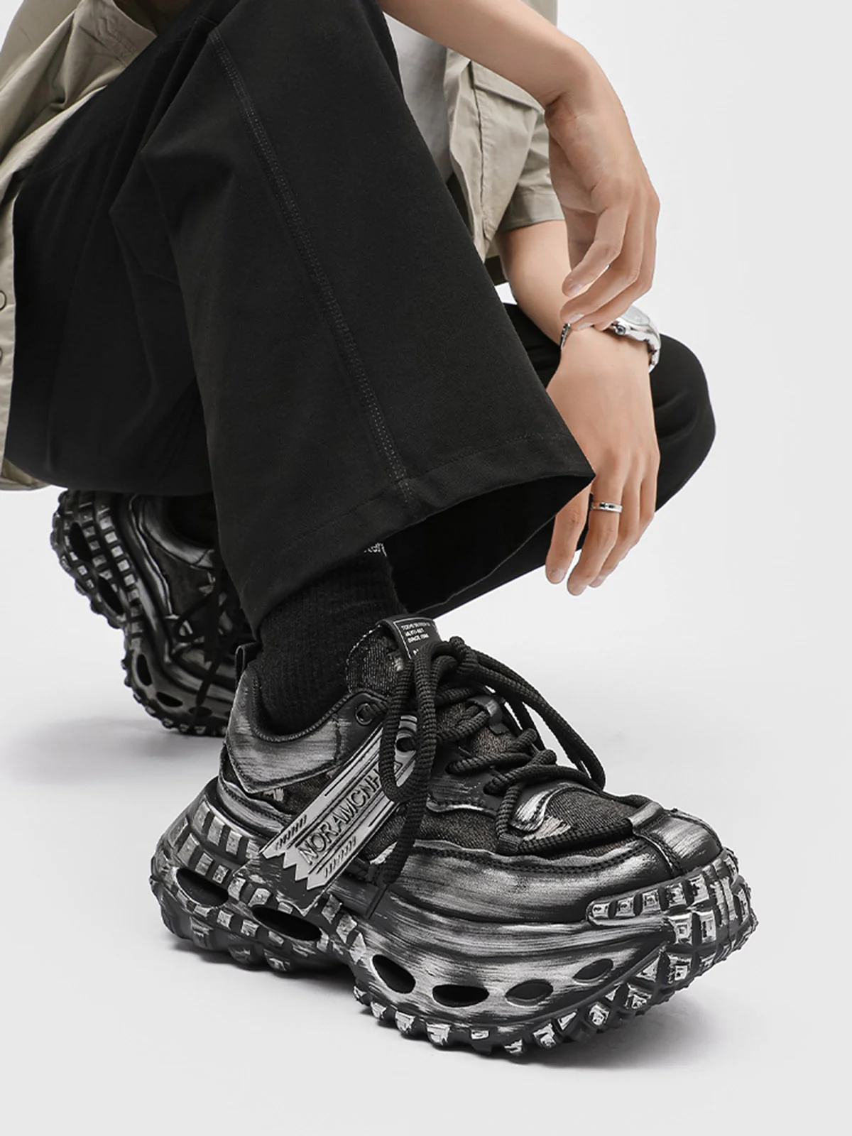 Retro Tire Sole Chunky Sneakers - 2340