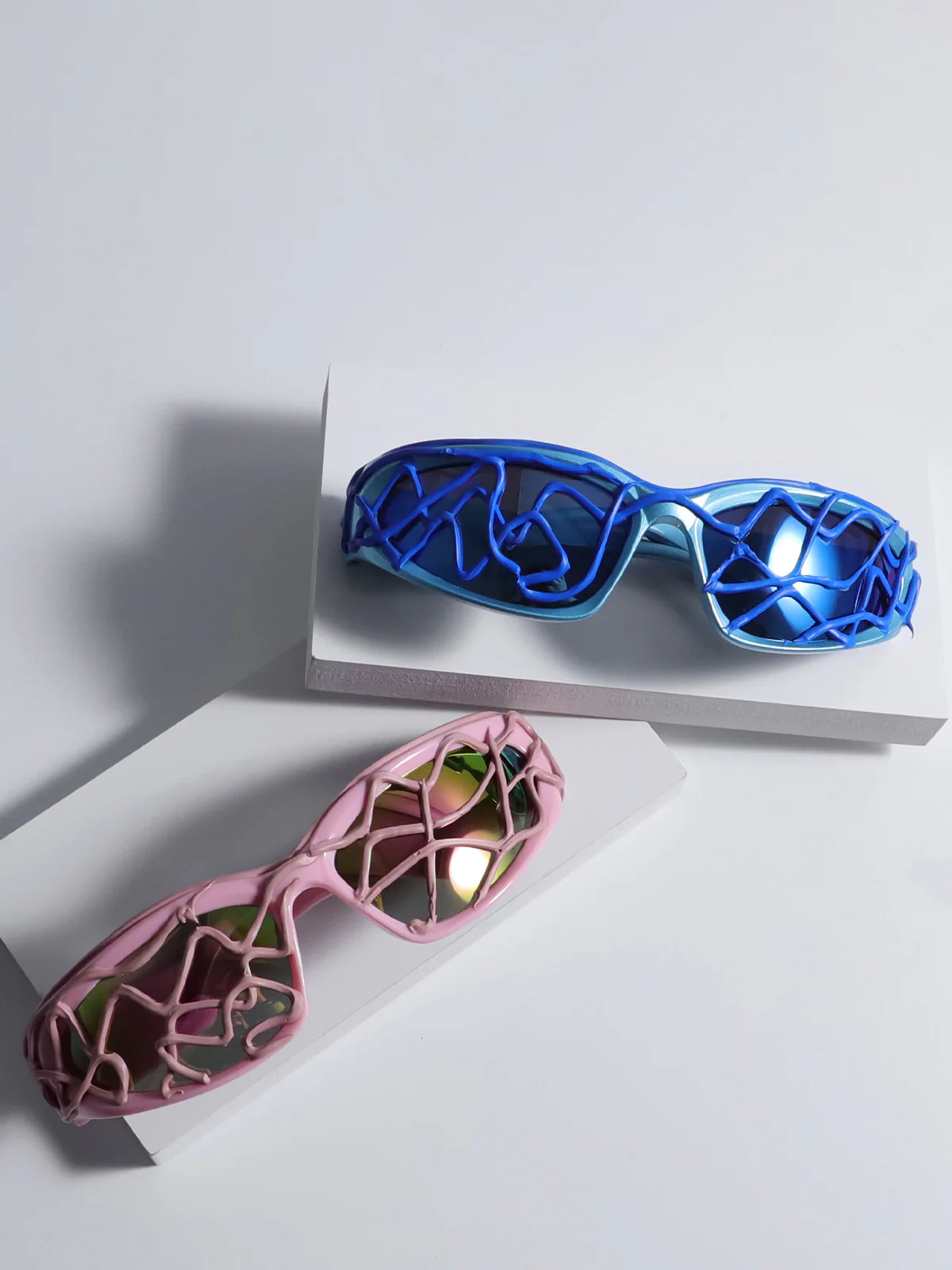 Futuristic Wavy Frame Sunglasses