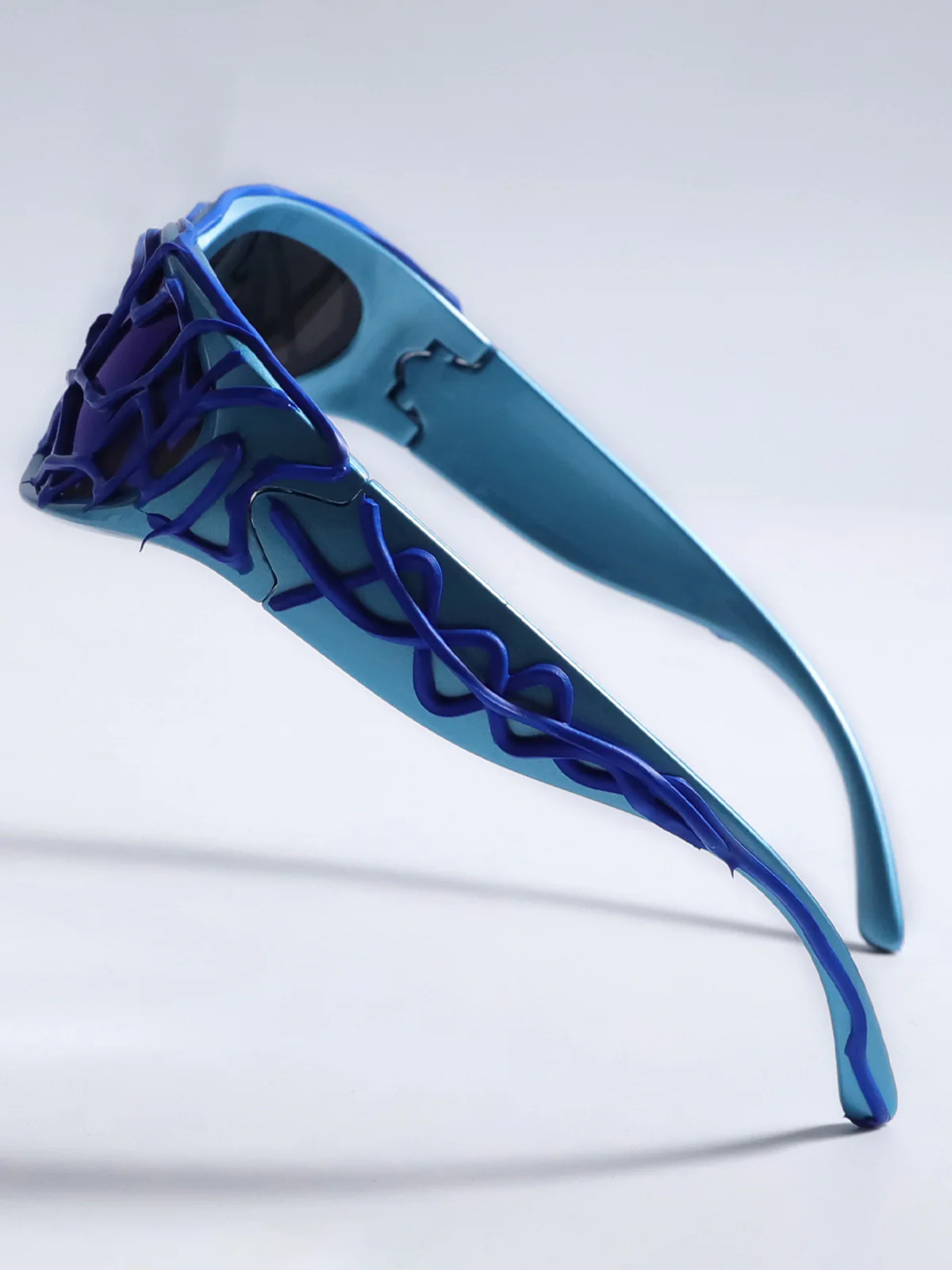 Futuristic Wavy Frame Sunglasses