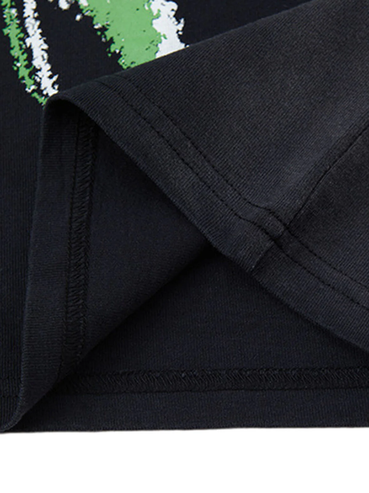 Street Graphic Spray Print Necklace T-Shirt