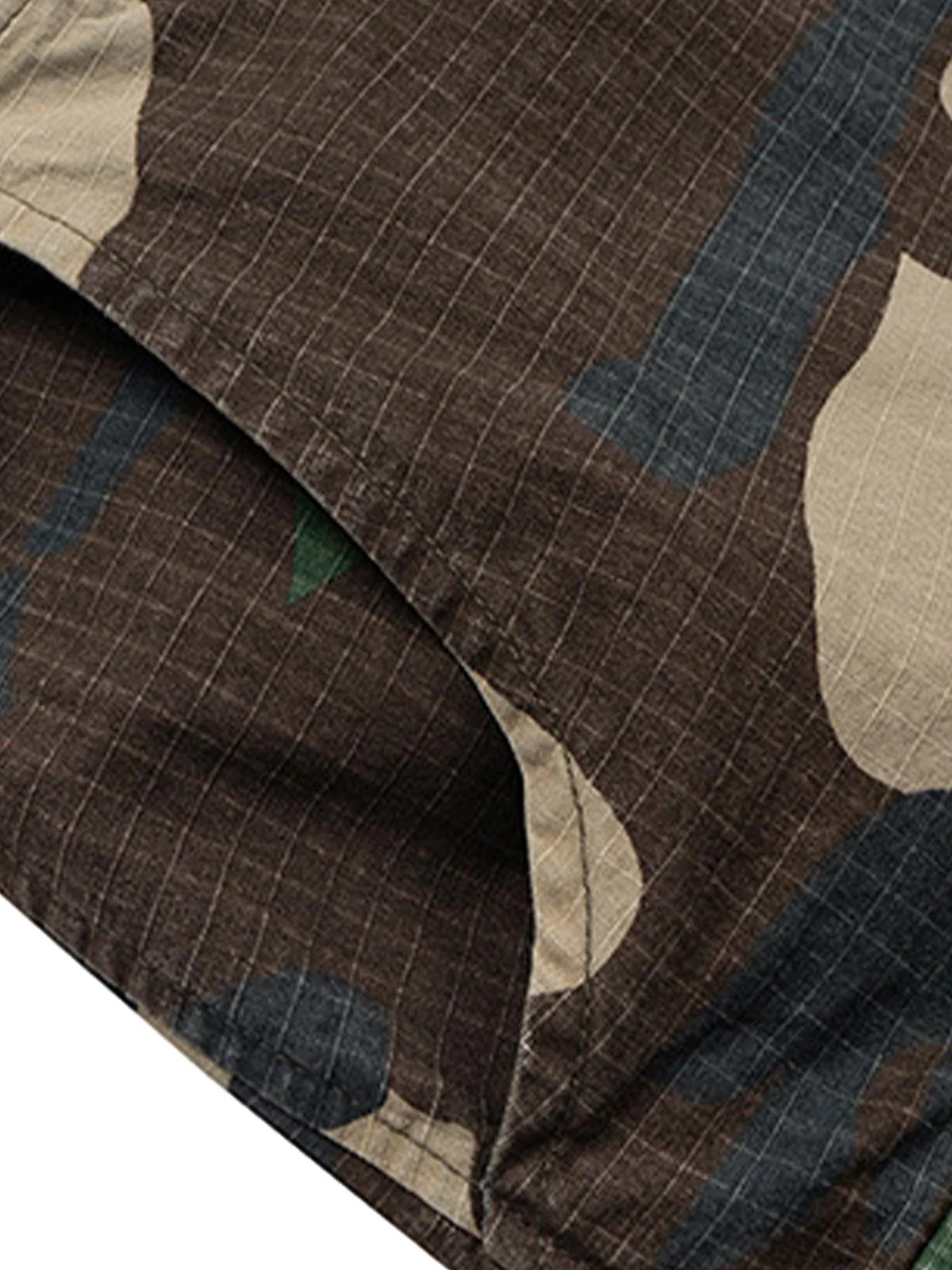 Camouflage Buckle Waist Cropped Cargo Shorts