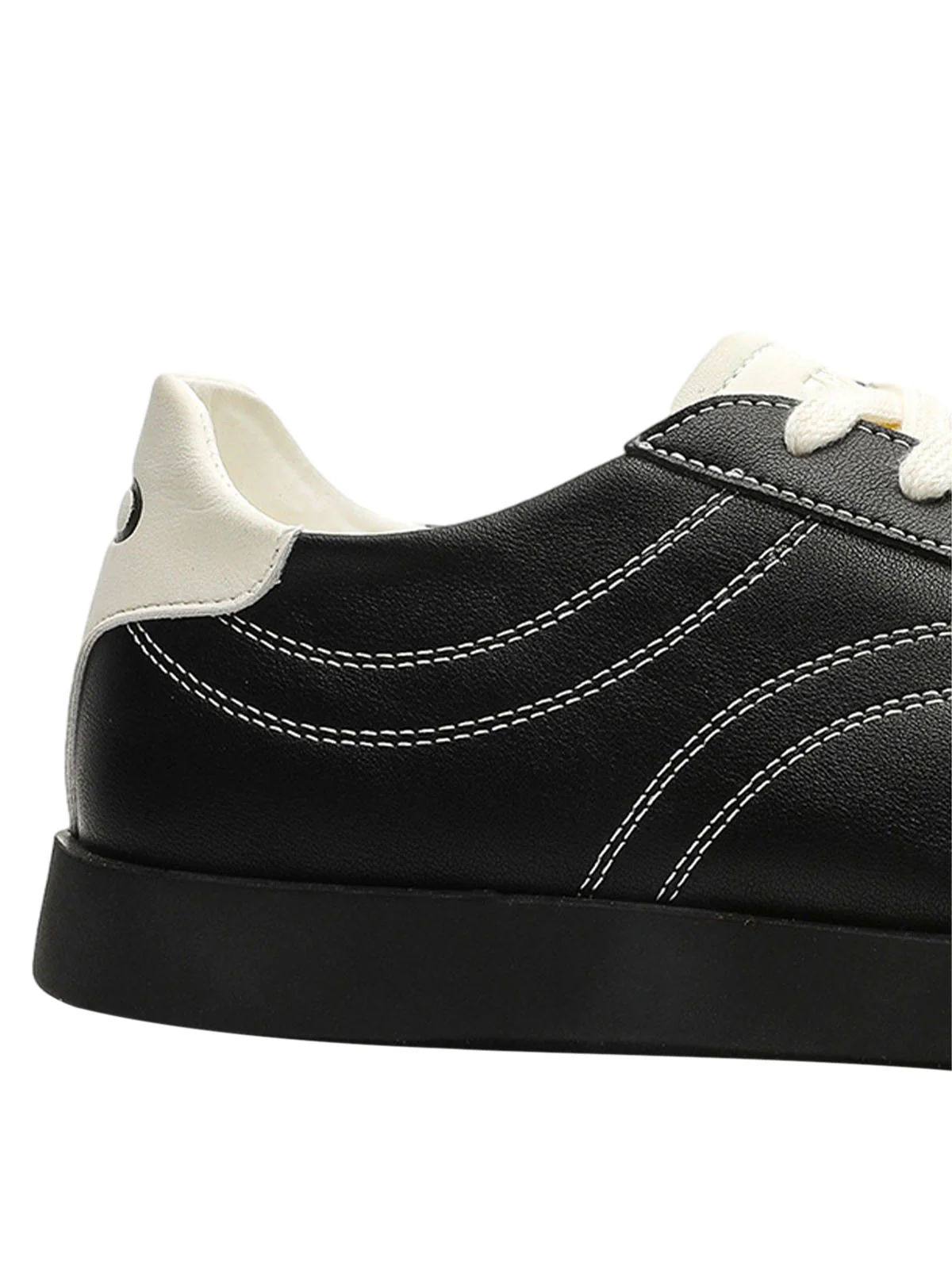 Classic Black Fluid Lines Leather Sneakers