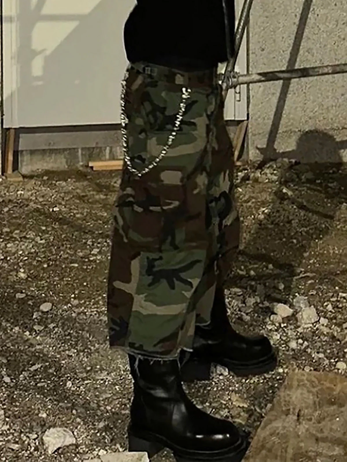 Camouflage Buckle Waist Cropped Cargo Shorts