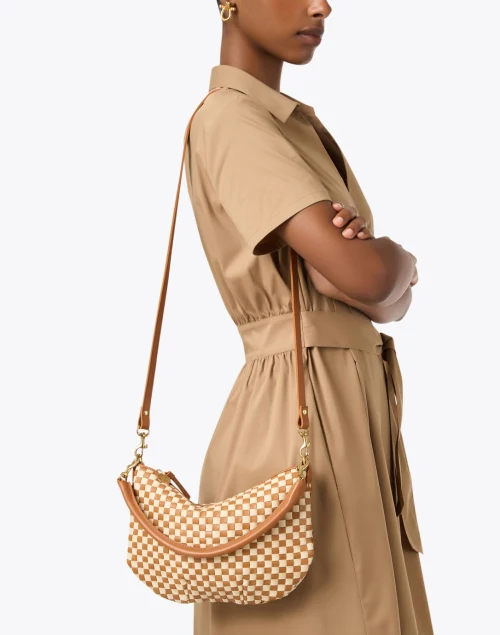 Petit Moyen Tan Woven Leather Shoulder Bag