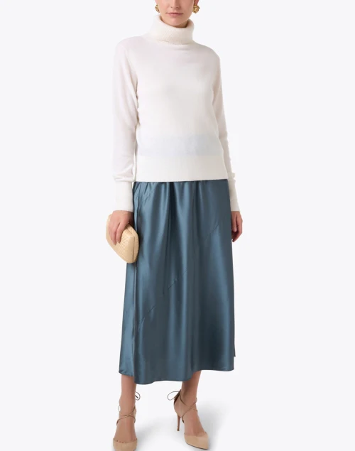 White Cashmere Turtleneck Sweater