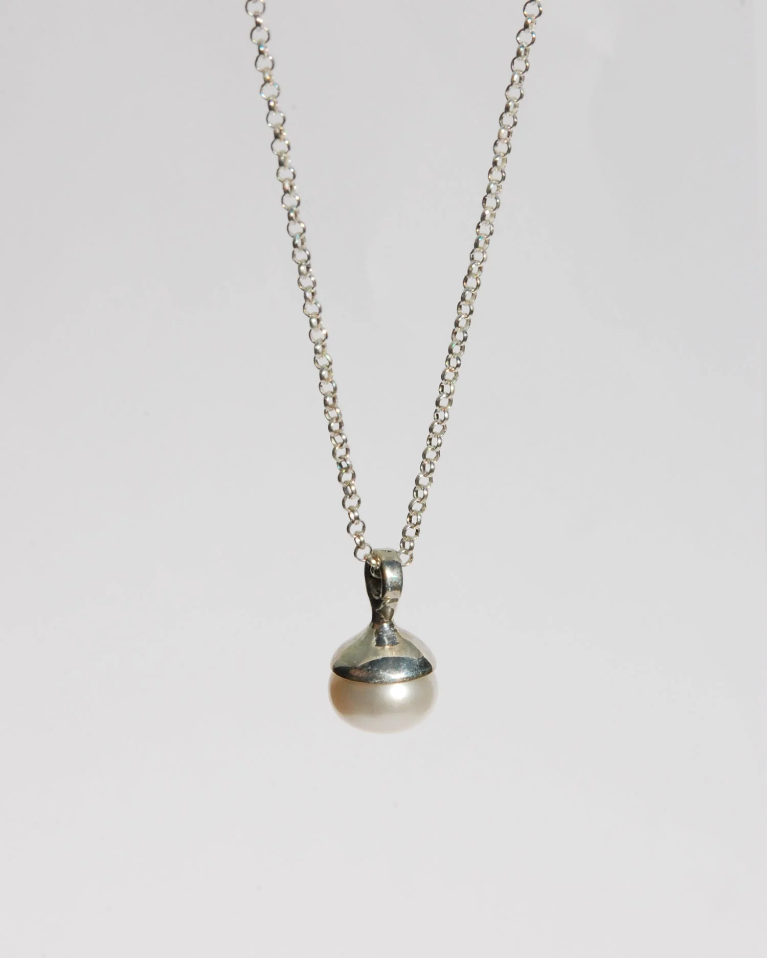 Una Necklace with White Pearl