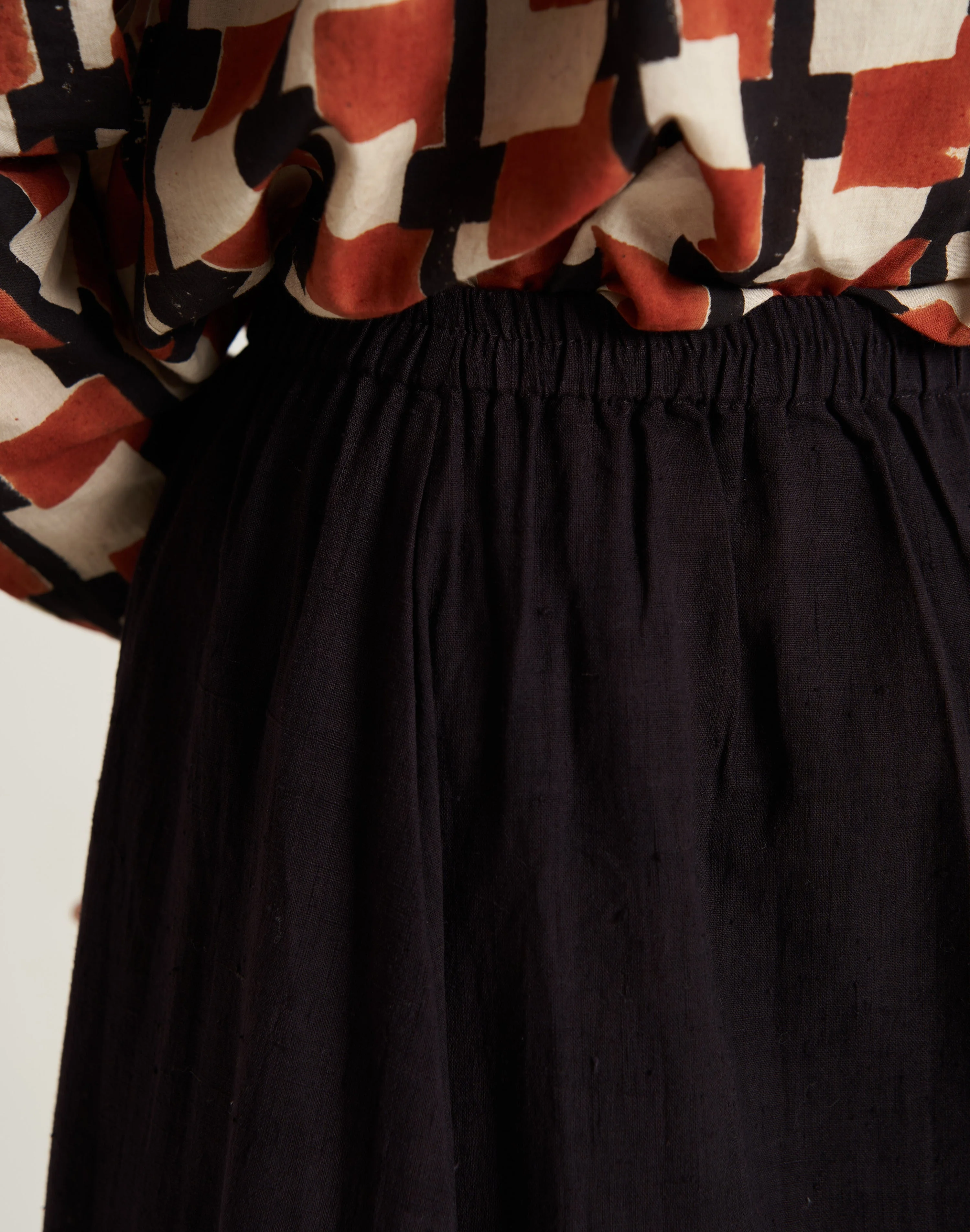 Classic organic black skirt