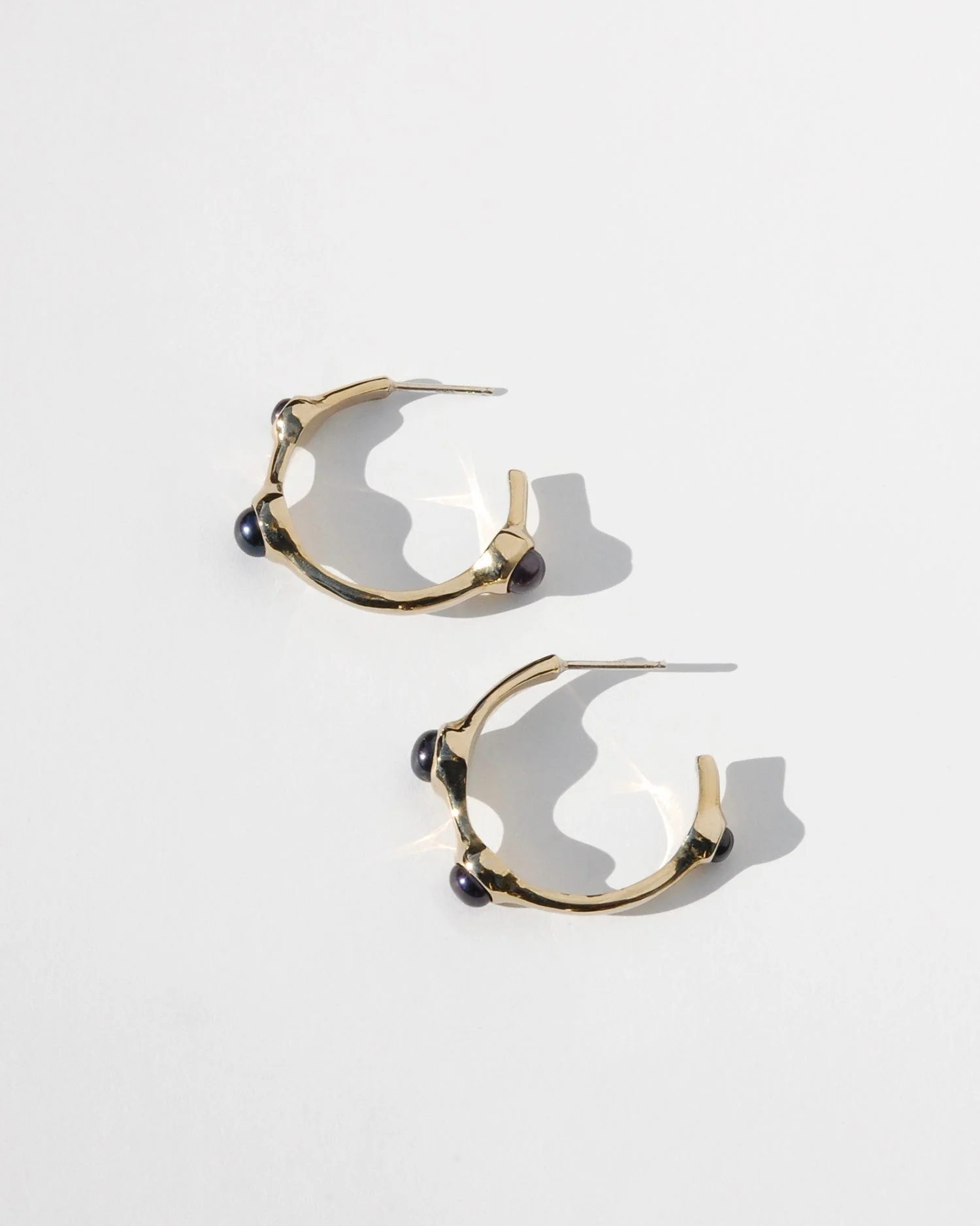 Sphera Hoops with Black Pearl