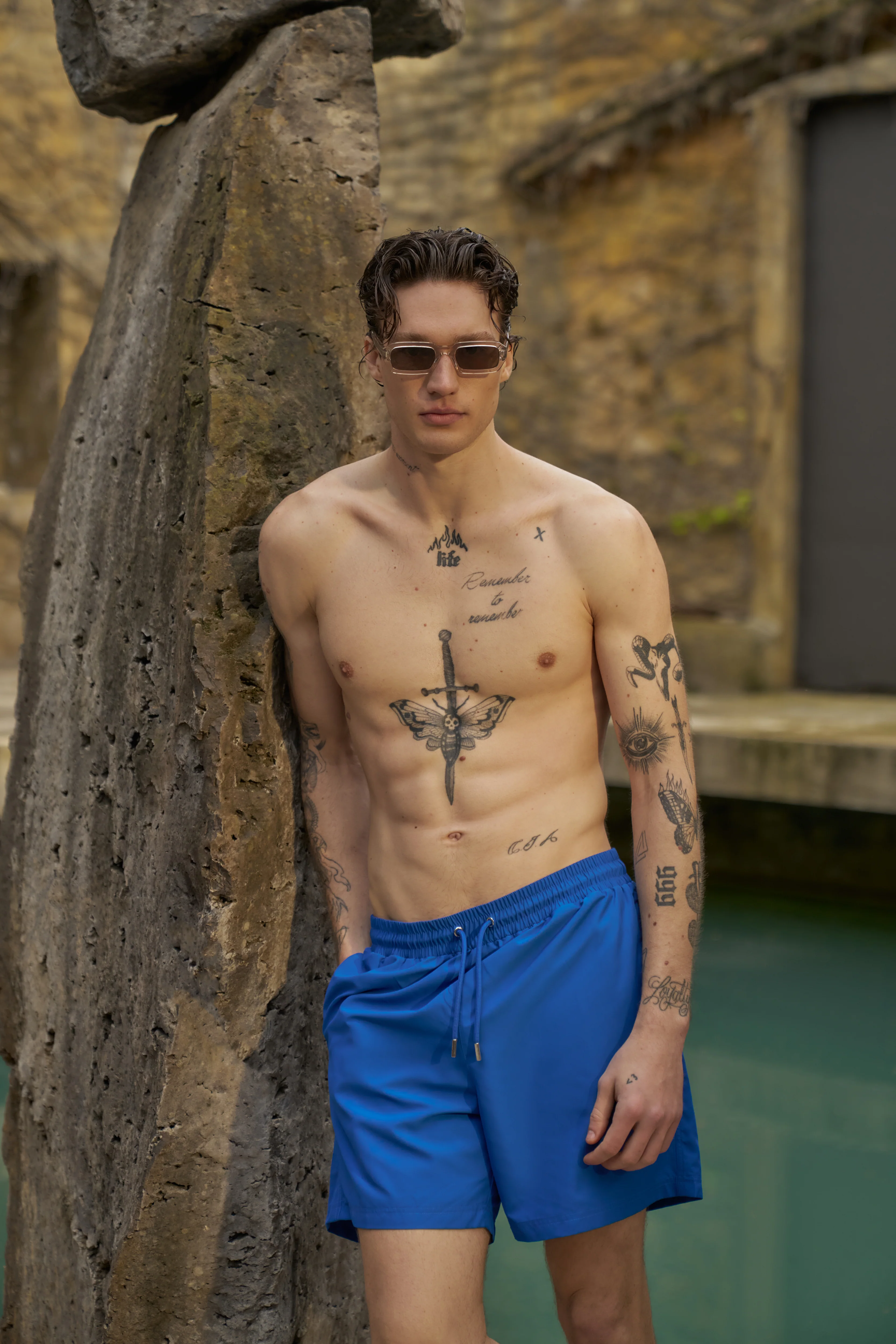 WATER REACTIVE EMBLEM SWIM SHORT - COBALT