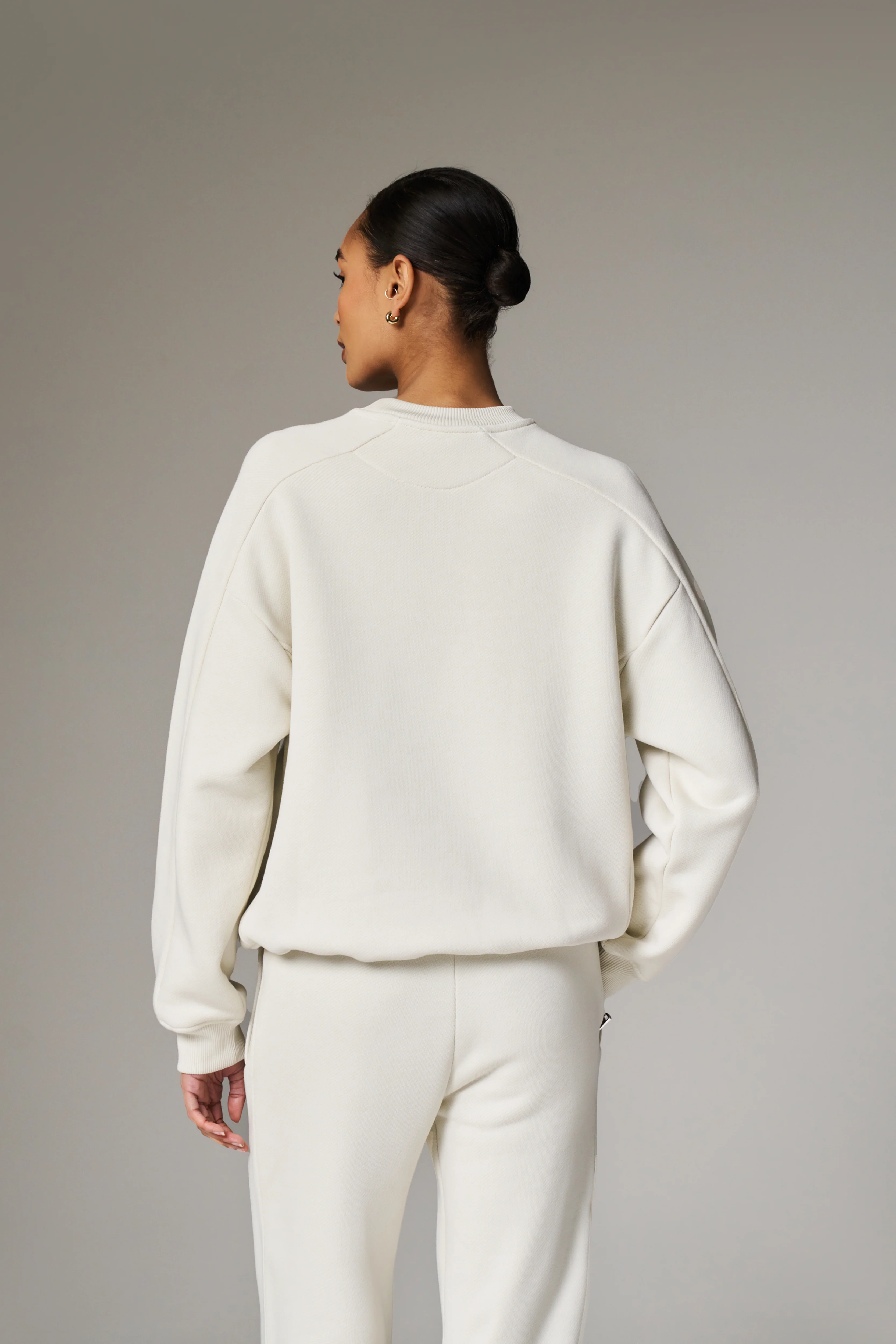 LAUNDERED CLASSICS SEAM DETAIL SWEATSHIRT - ECRU