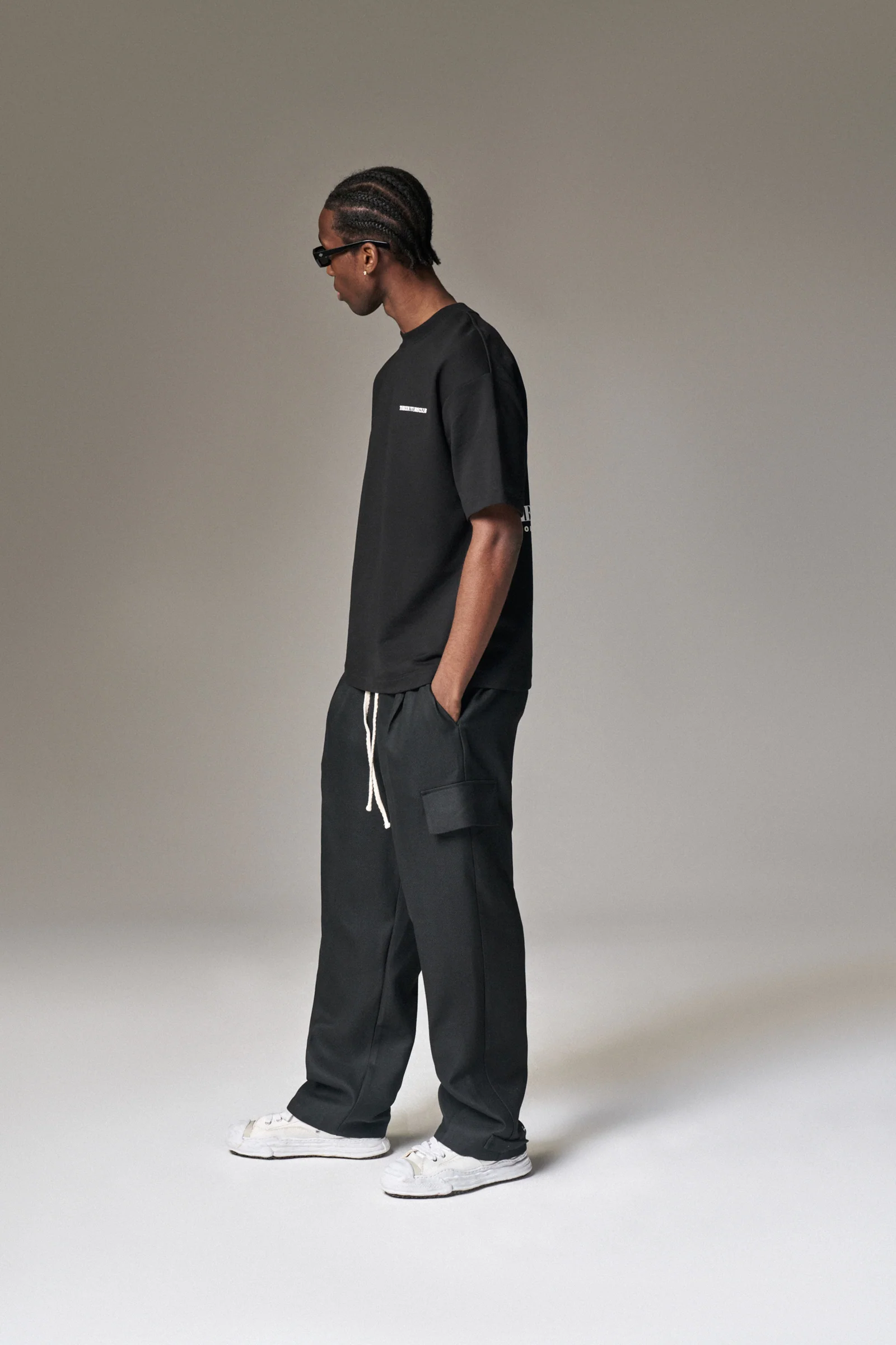 HEAVYWEIGHT COPYRIGHT T-SHIRT - BLACK