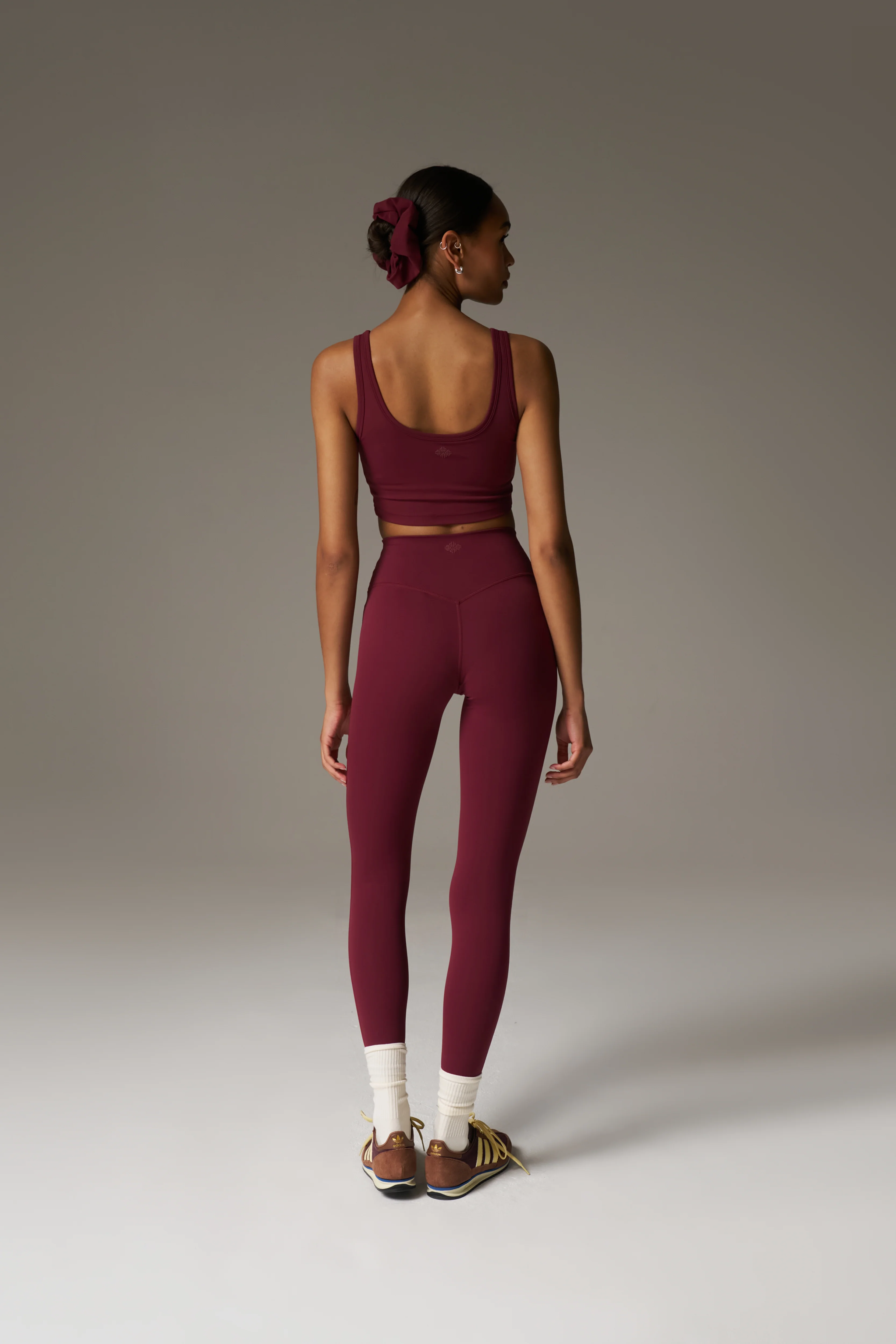 SCULPTING STRETCH EMBLEM SPORTS BRA - BURGUNDY