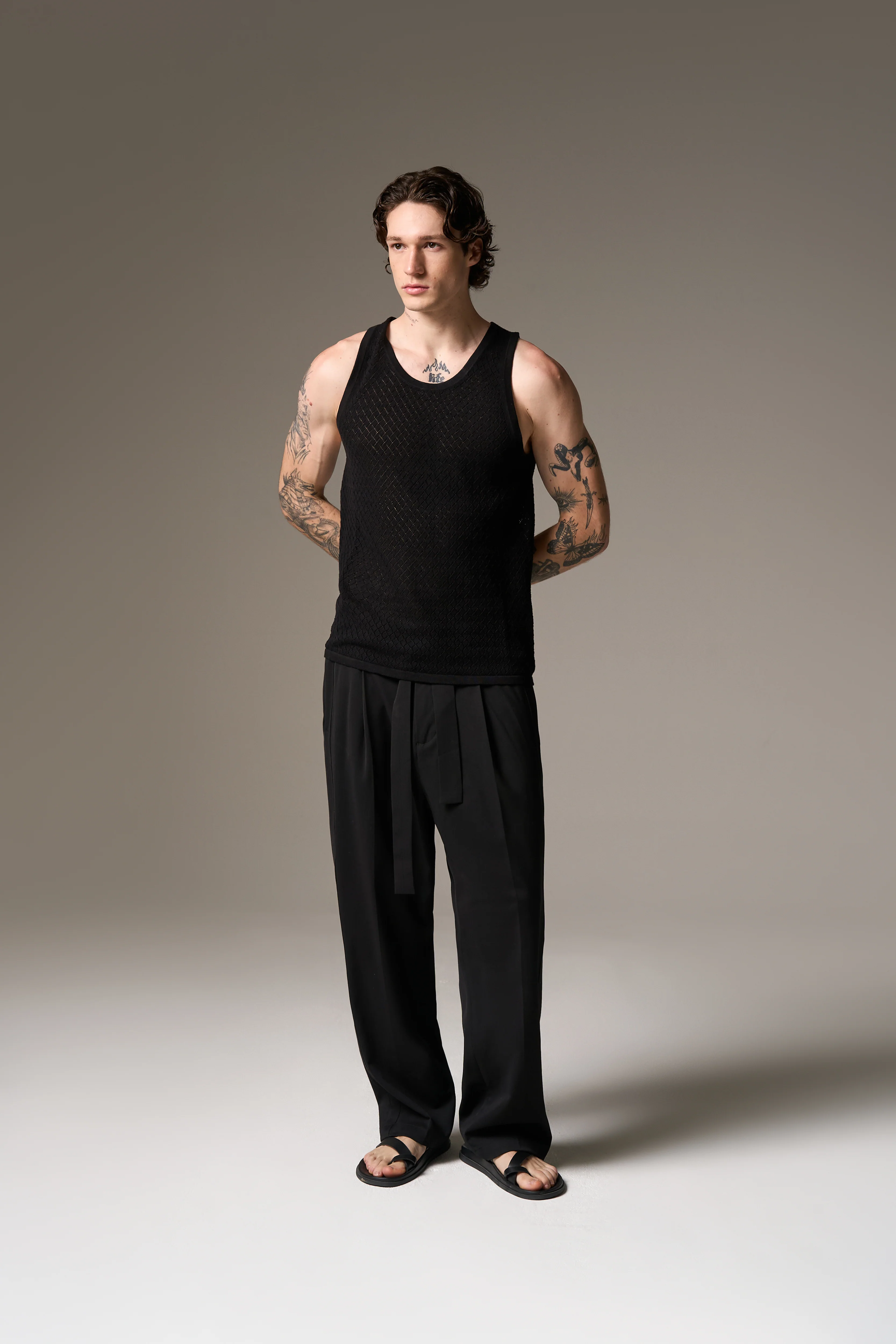 KNITTED VEST - BLACK