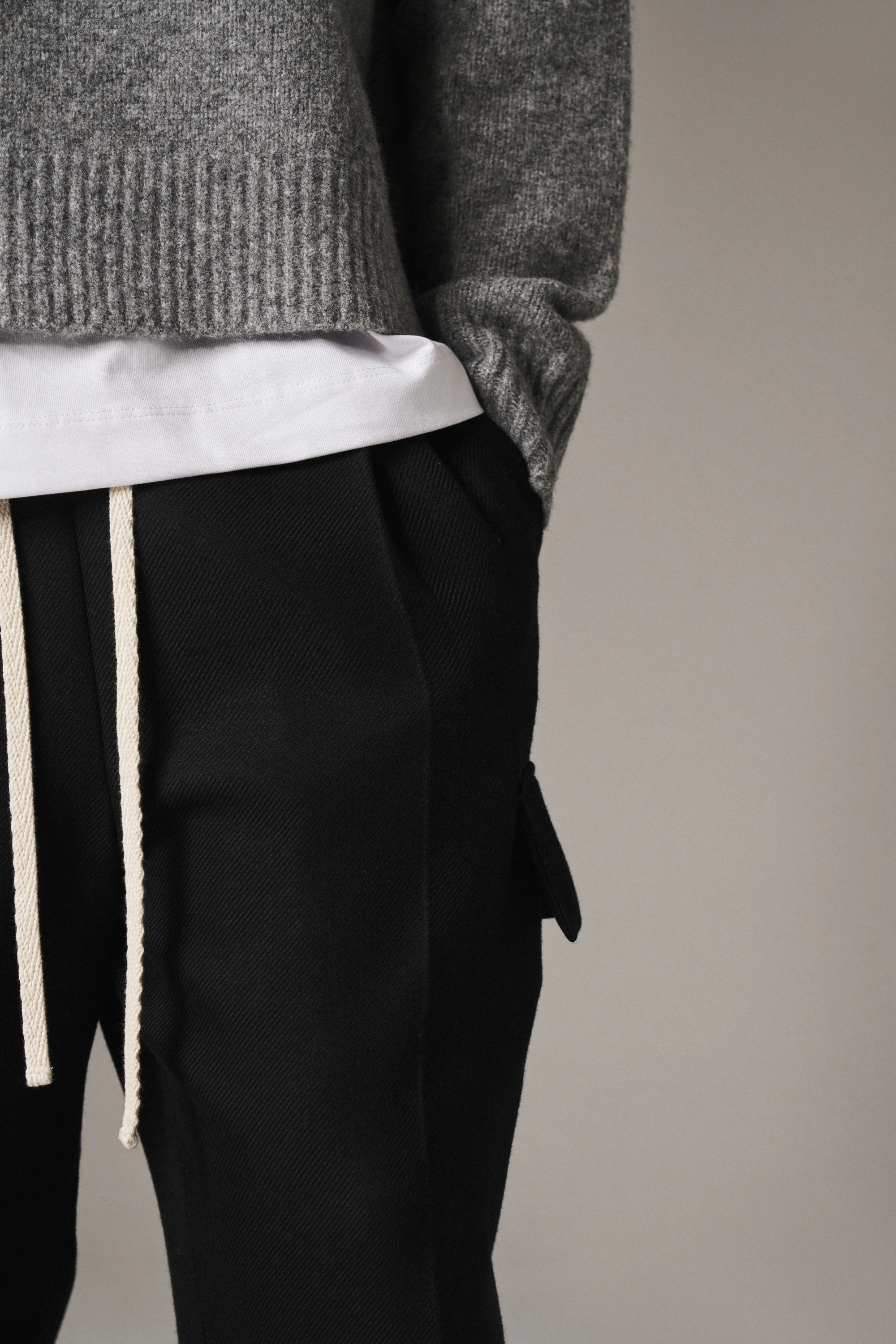 PLEATED WIDE LEG WOOL BLEND TROUSER - BLACK