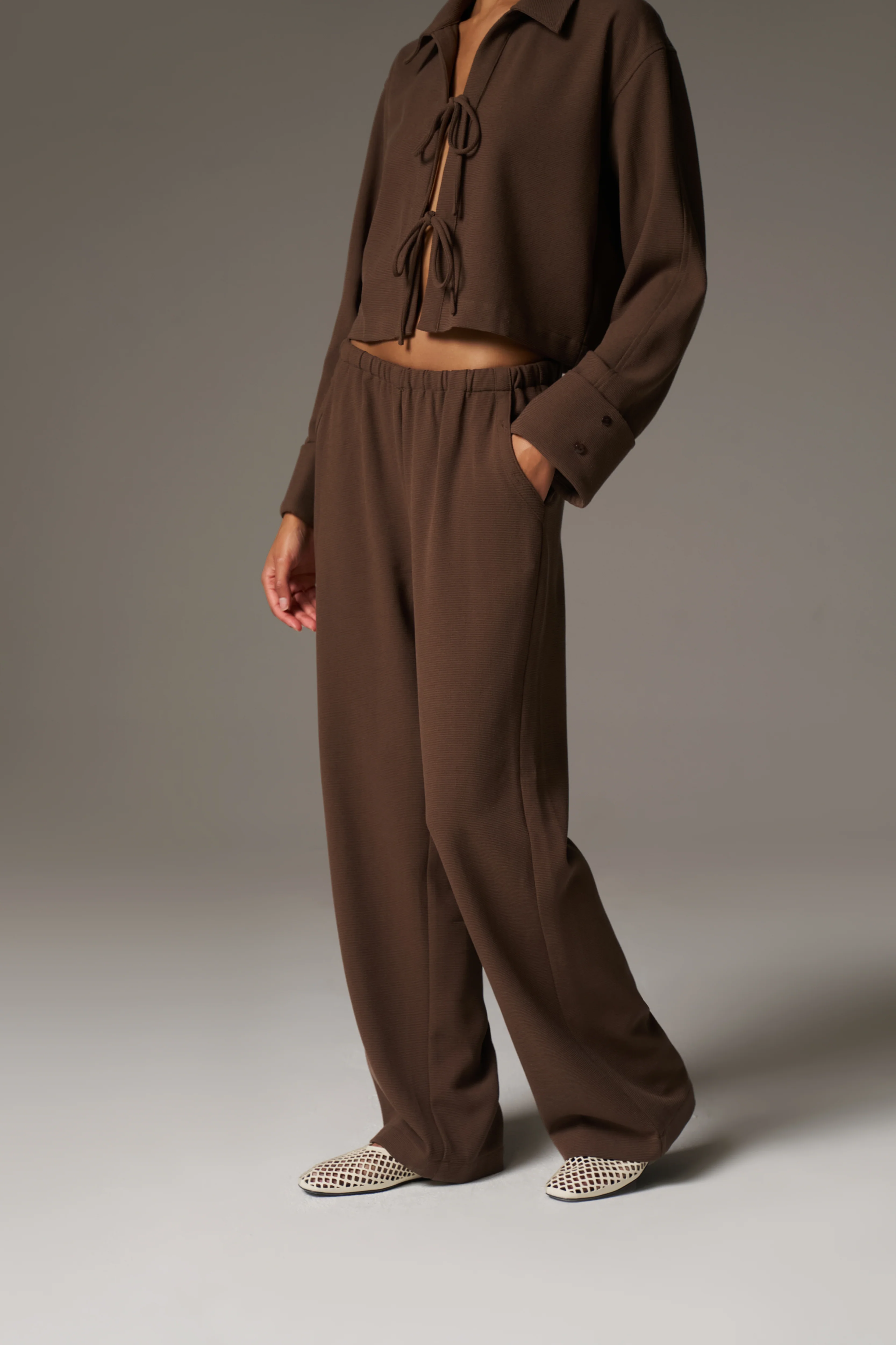 TEXTURED LINEN BUTTON DETAIL TROUSER - BROWN