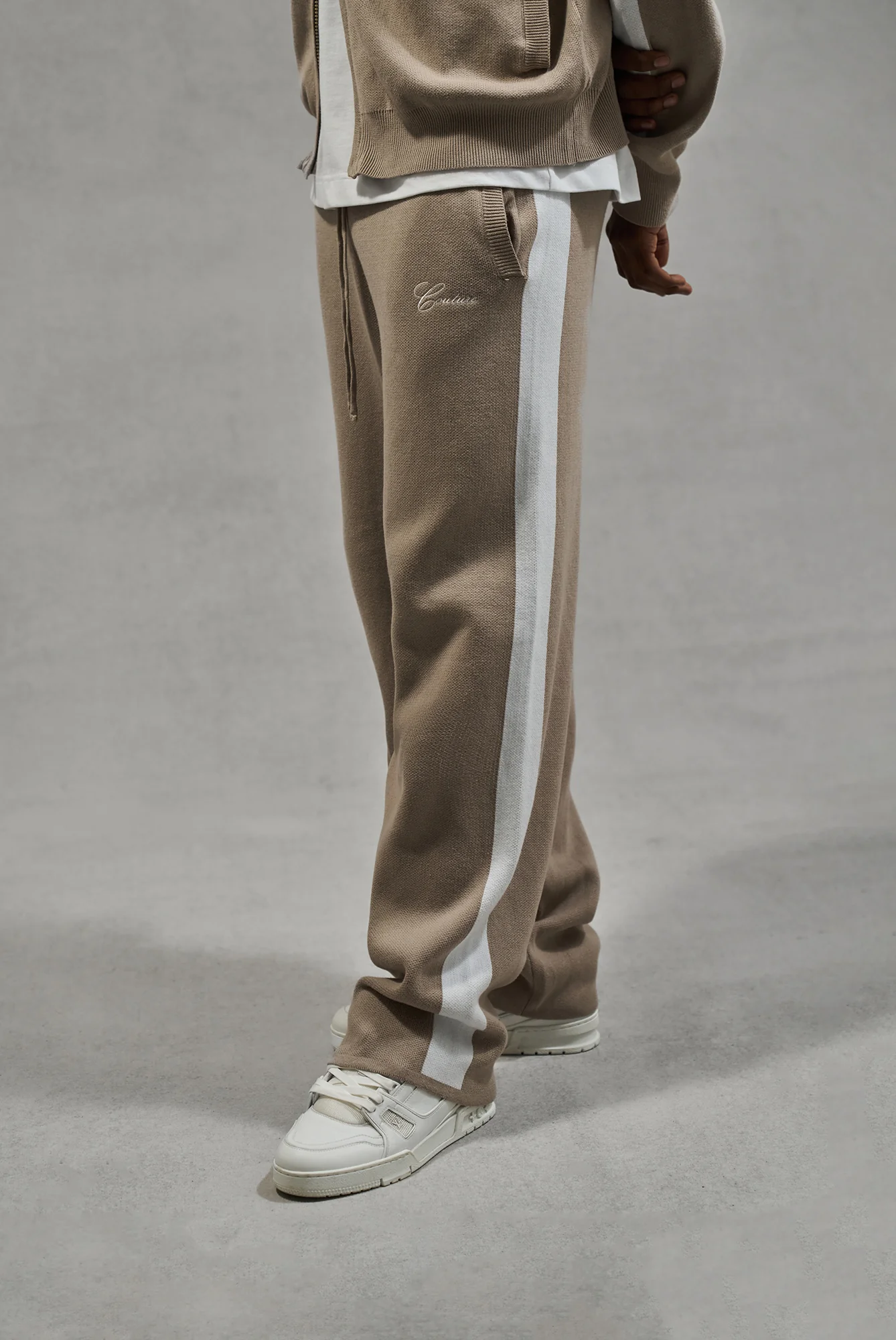 SIDE STRIPE KNITTED JOGGER - BEIGE