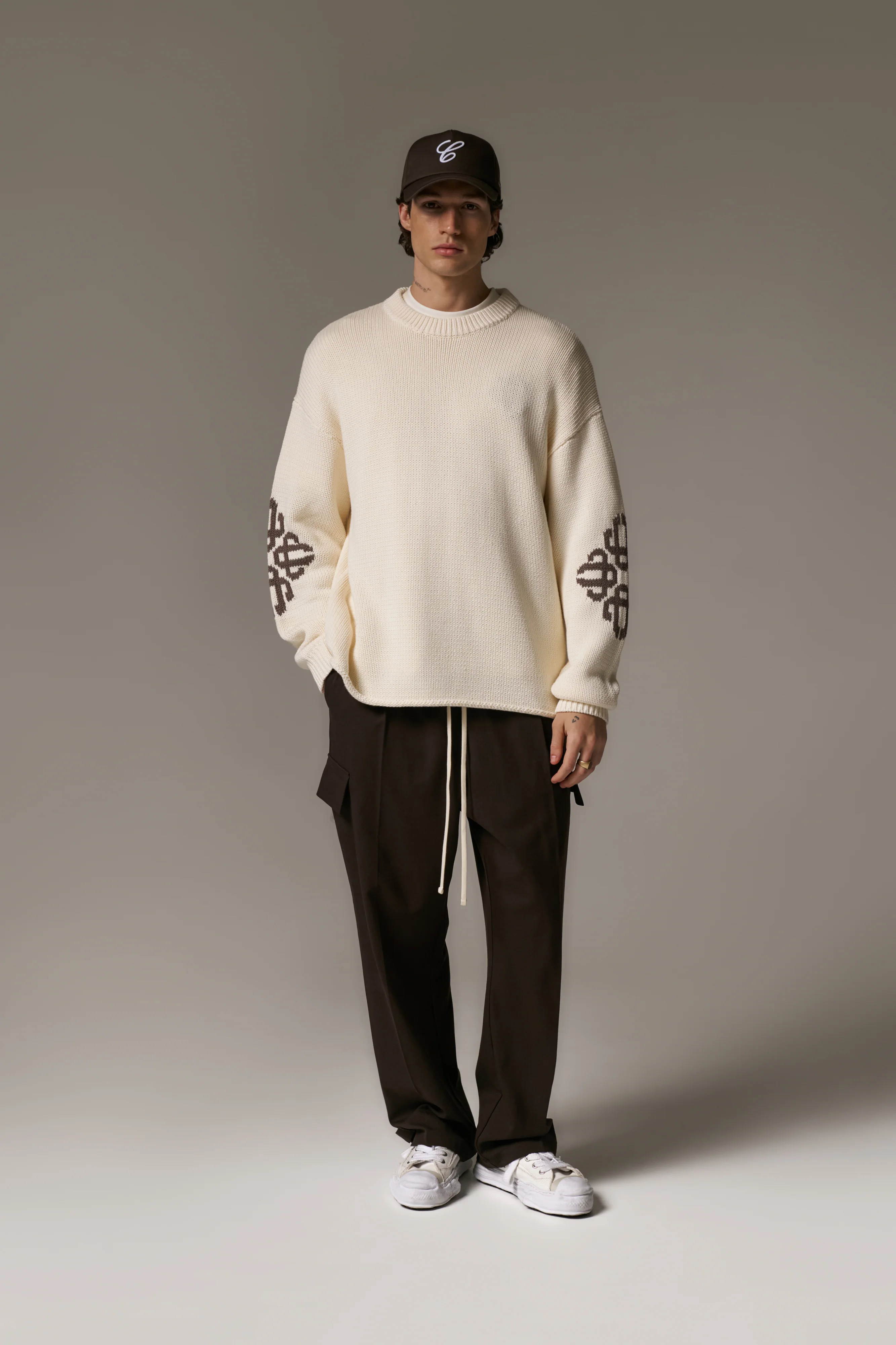 CHUNKY KNIT EMBLEM JUMPER - OFF WHITE