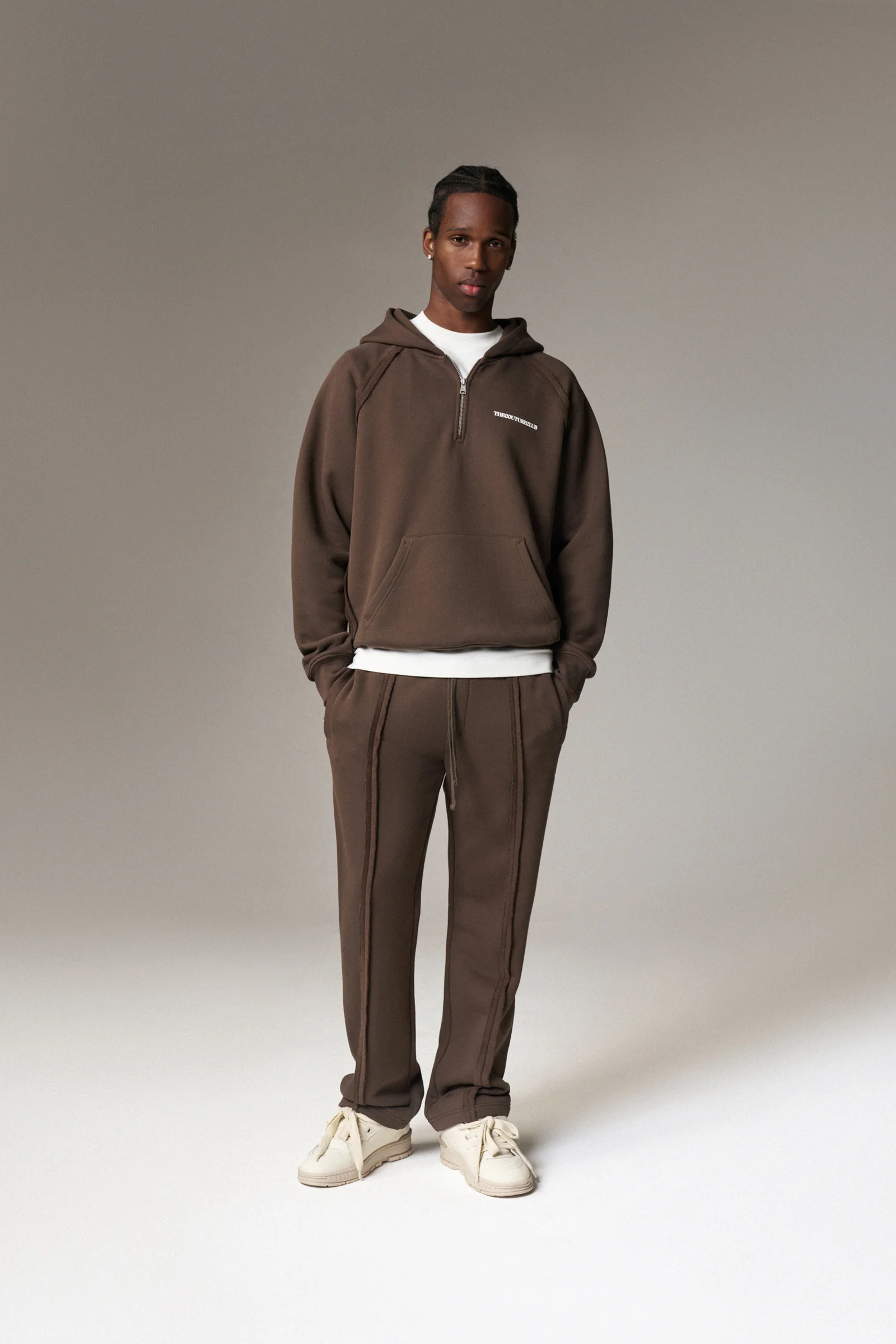 COPYRIGHT QUARTER ZIP HOODIE - BROWN