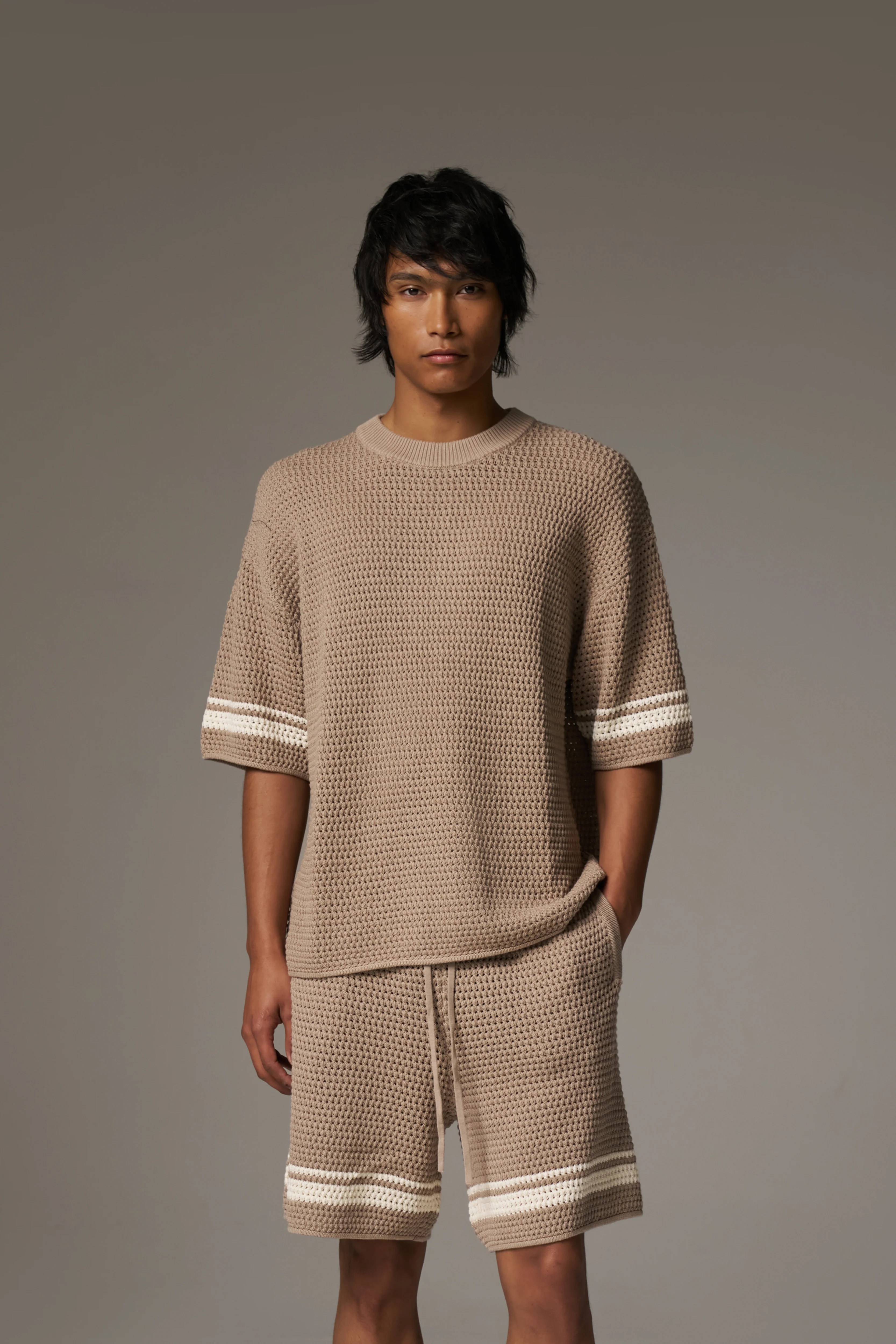 CROCHET KNITTED CONTRAST STRIPE T-SHIRT - BROWN