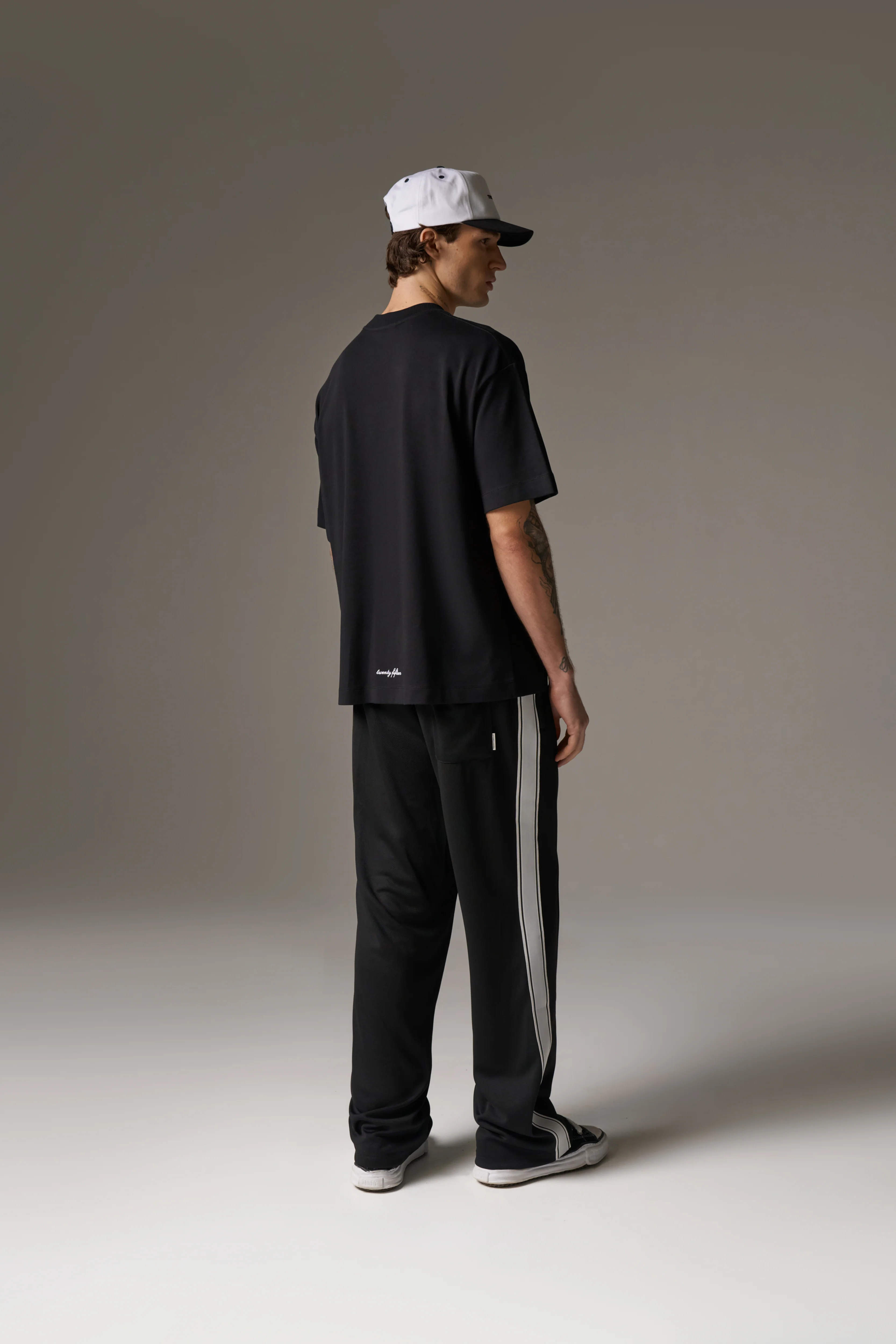 DESIGN DEPARTMENT CHEST PRINT T-SHIRT - BLACK