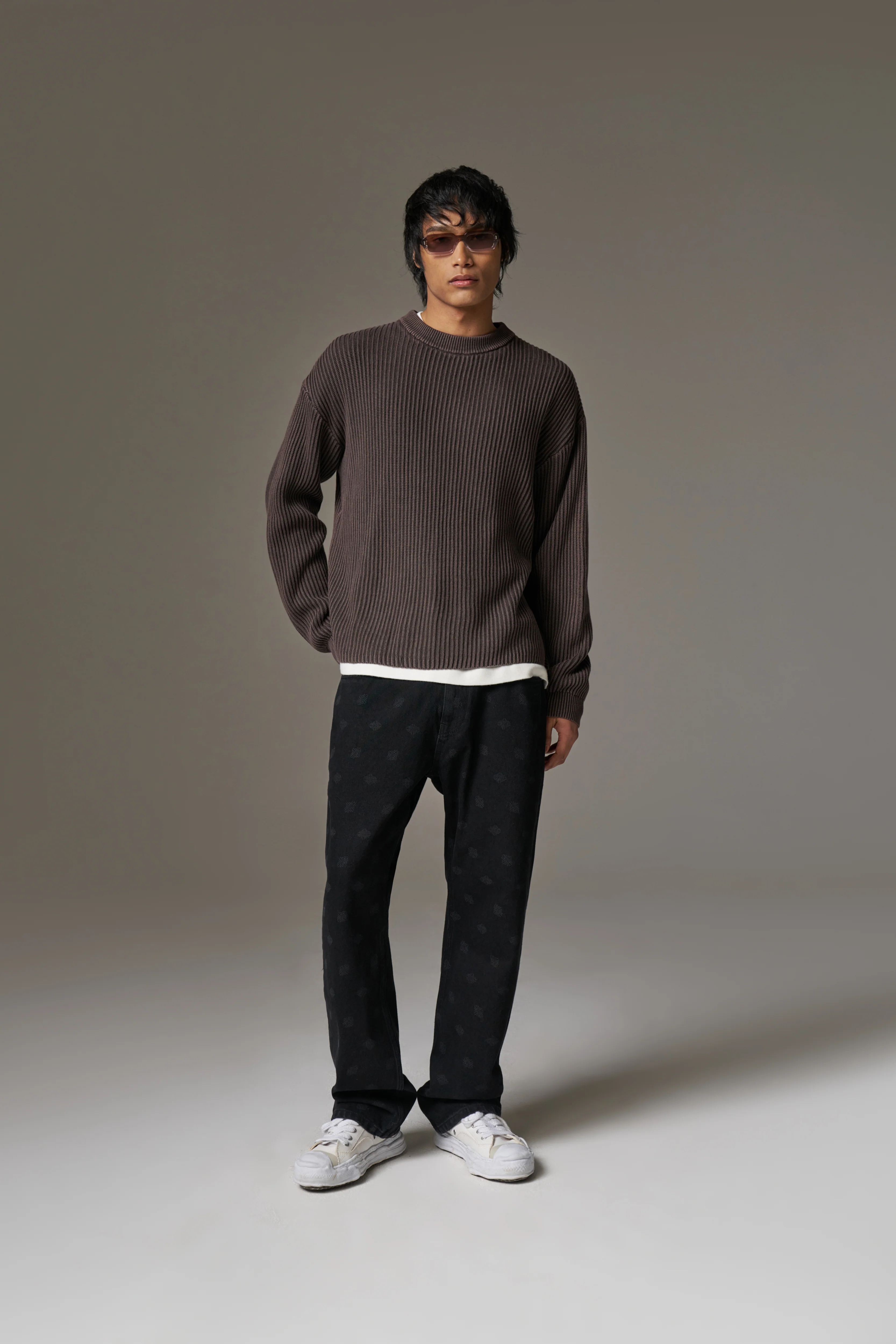 LASER PRINT EMBLEM JEANS - BLACK WASH