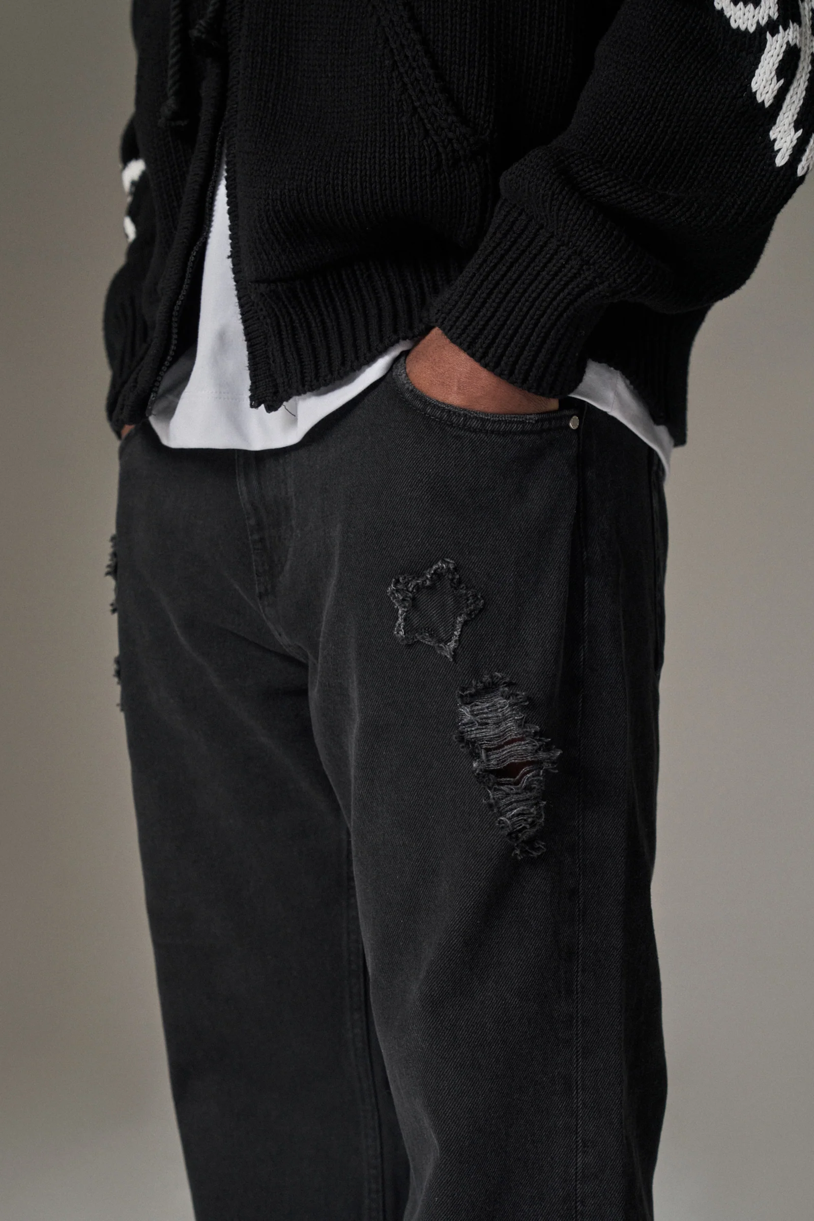 STAR APPLIQUE DENIM JEANS - WASHED BLACK