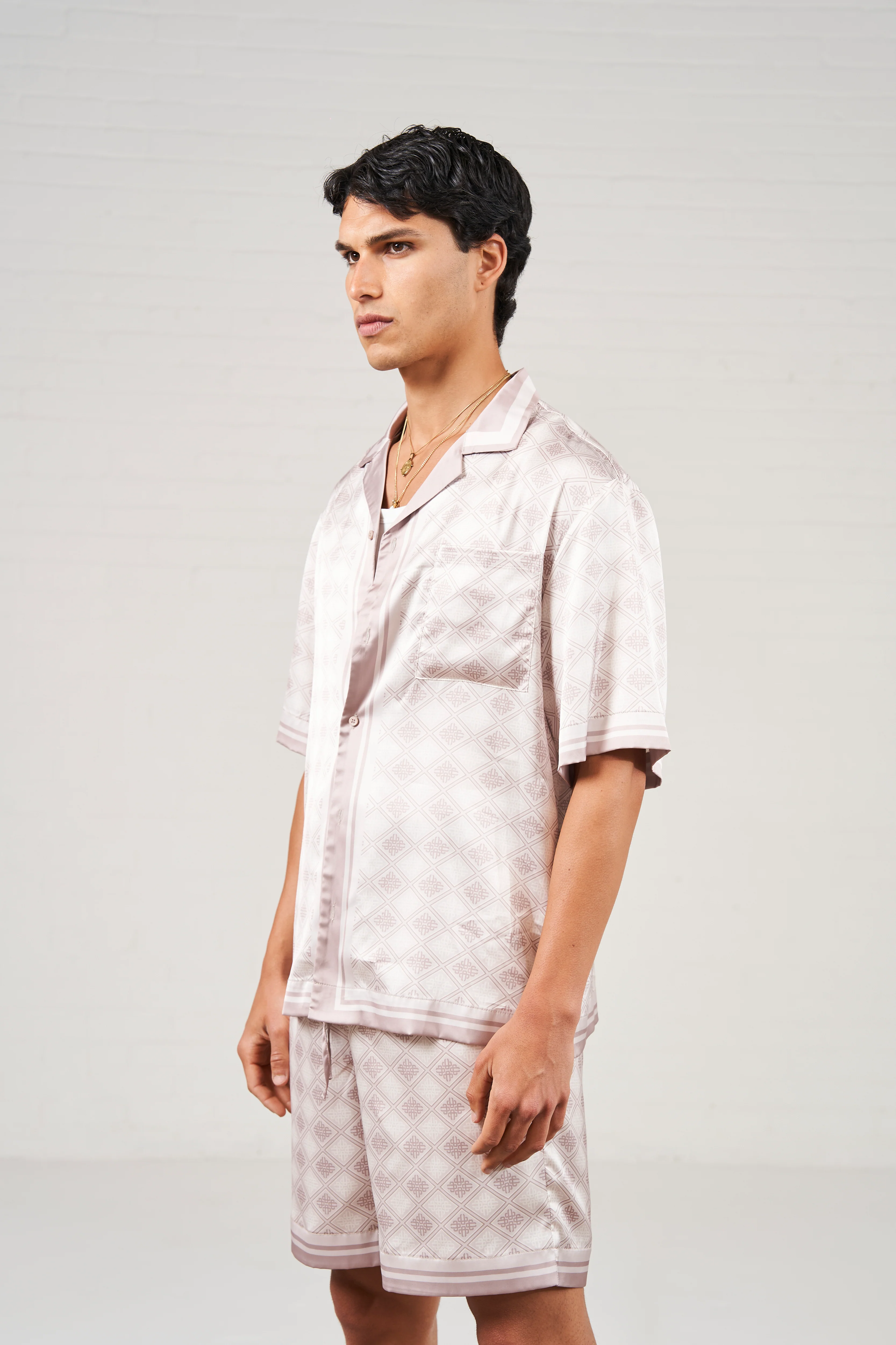 EMBLEM PRINT SHIRT - BEIGE