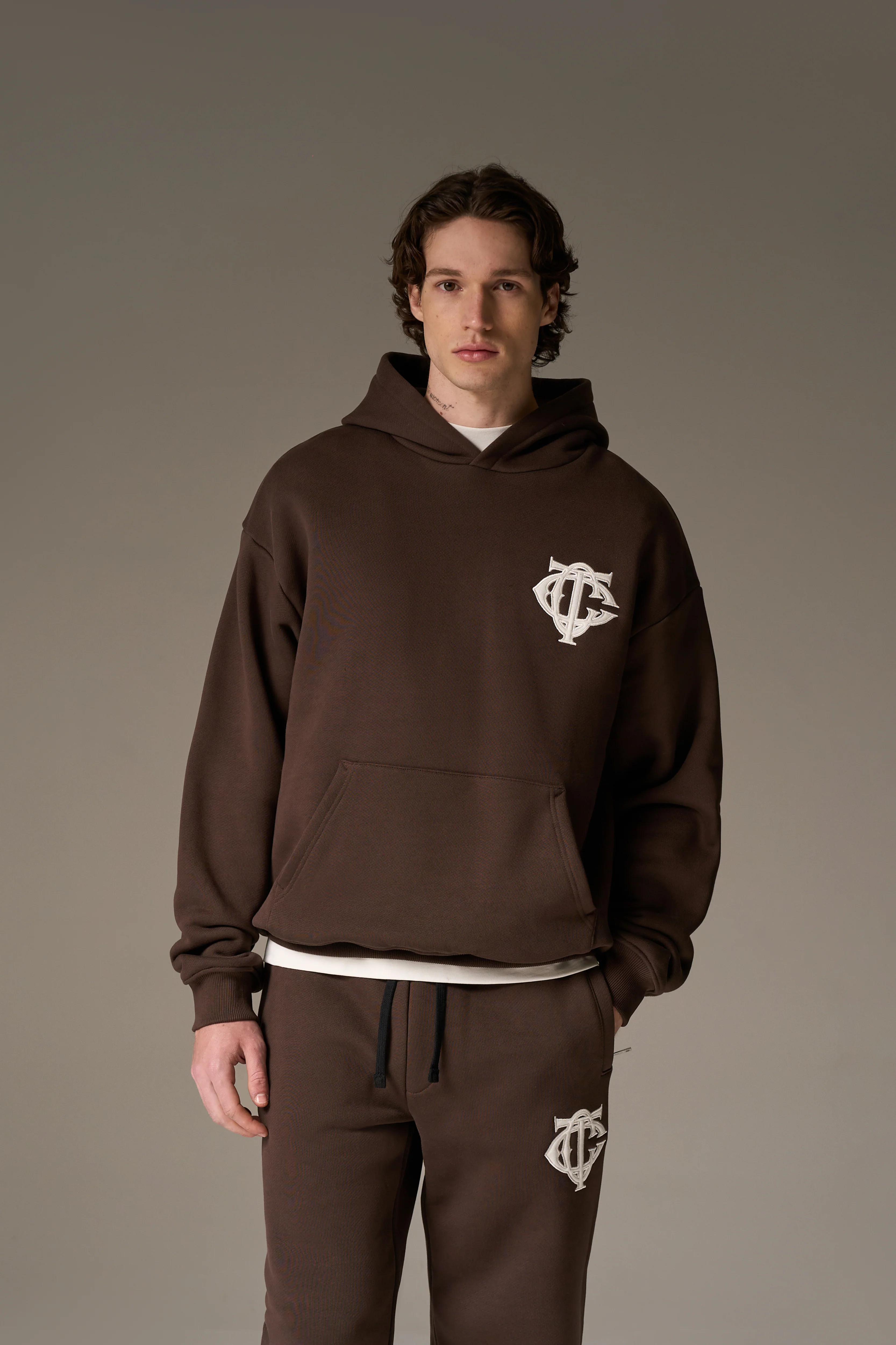 HEAVYWEIGHT MONOGRAM EMBLEM HOODIE - BROWN
