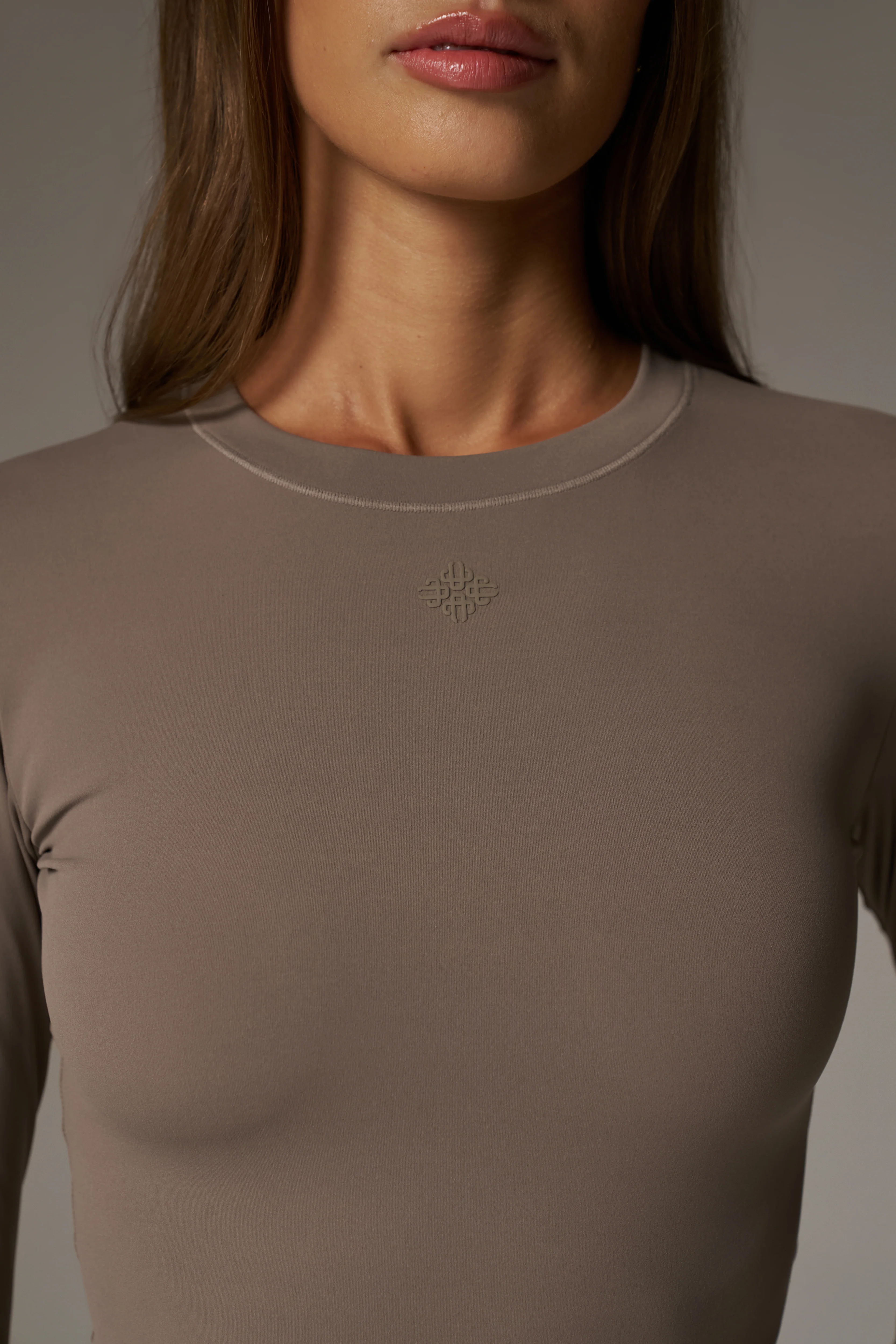 SCULPTING STRETCH LONG SLEEVE TOP - COCOA