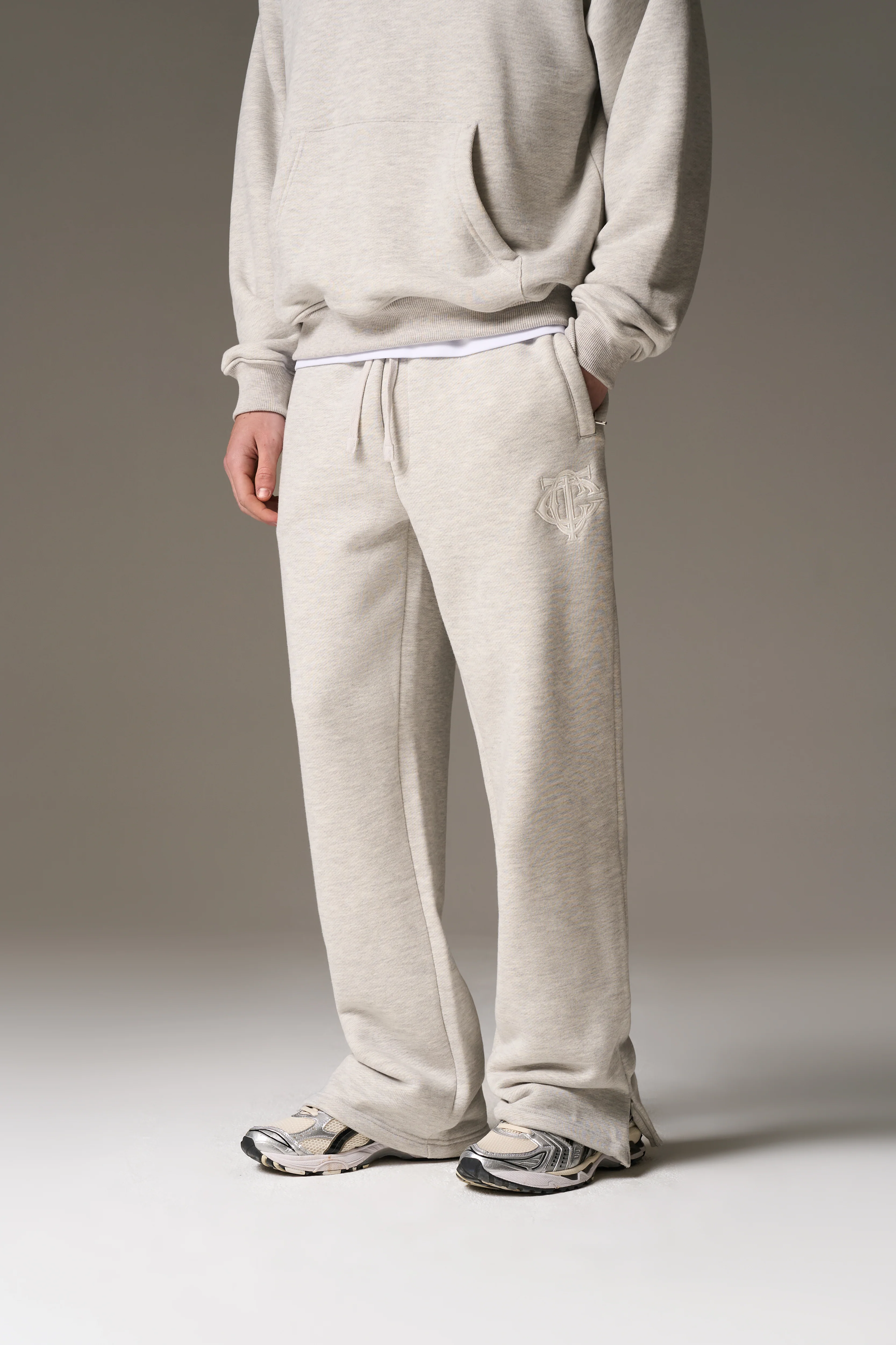 HEAVYWEIGHT MONOGRAM EMBLEM JOGGERS - GREY MARL