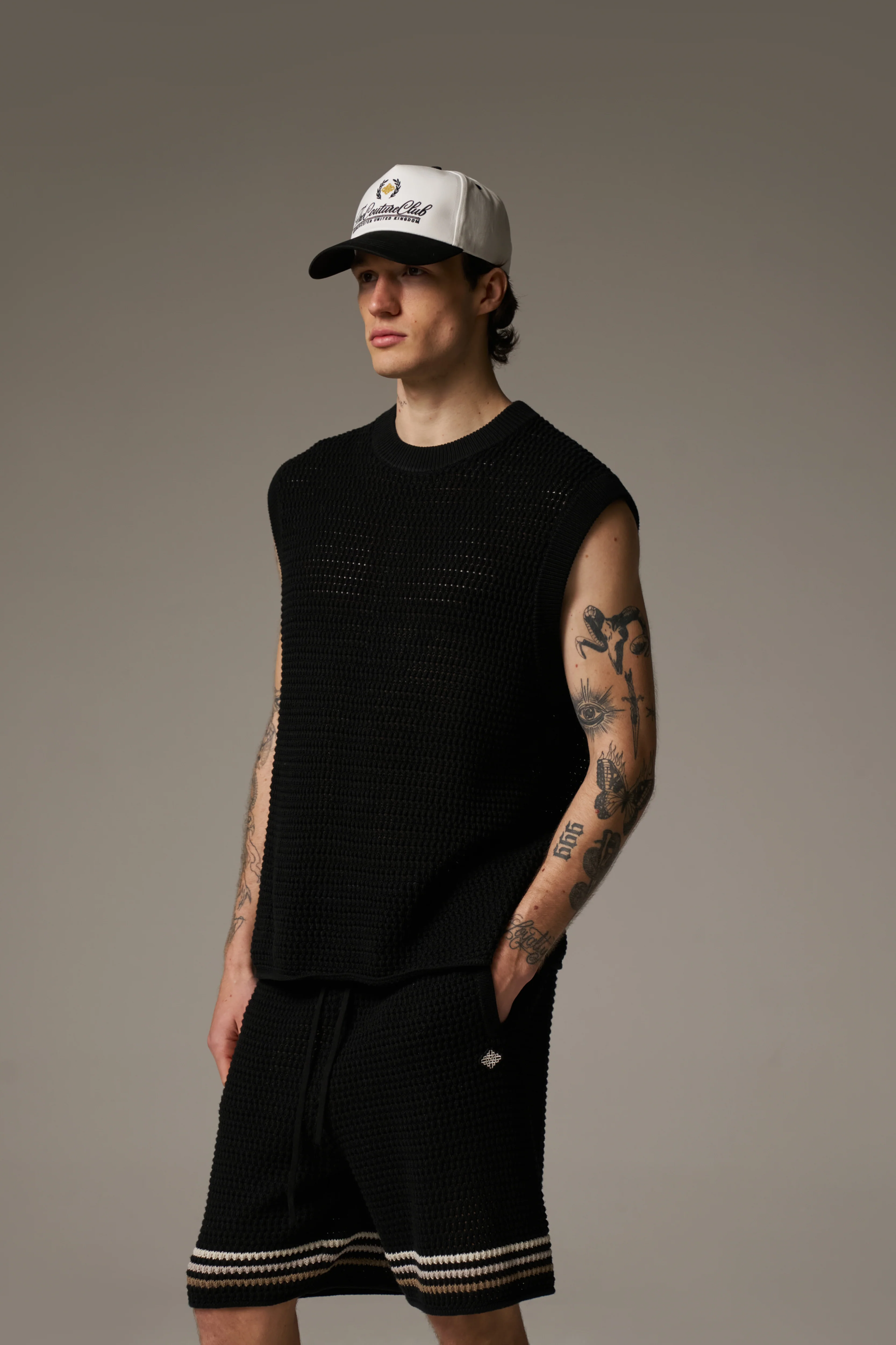 STRIPE CROCHET KNIT VEST - BLACK