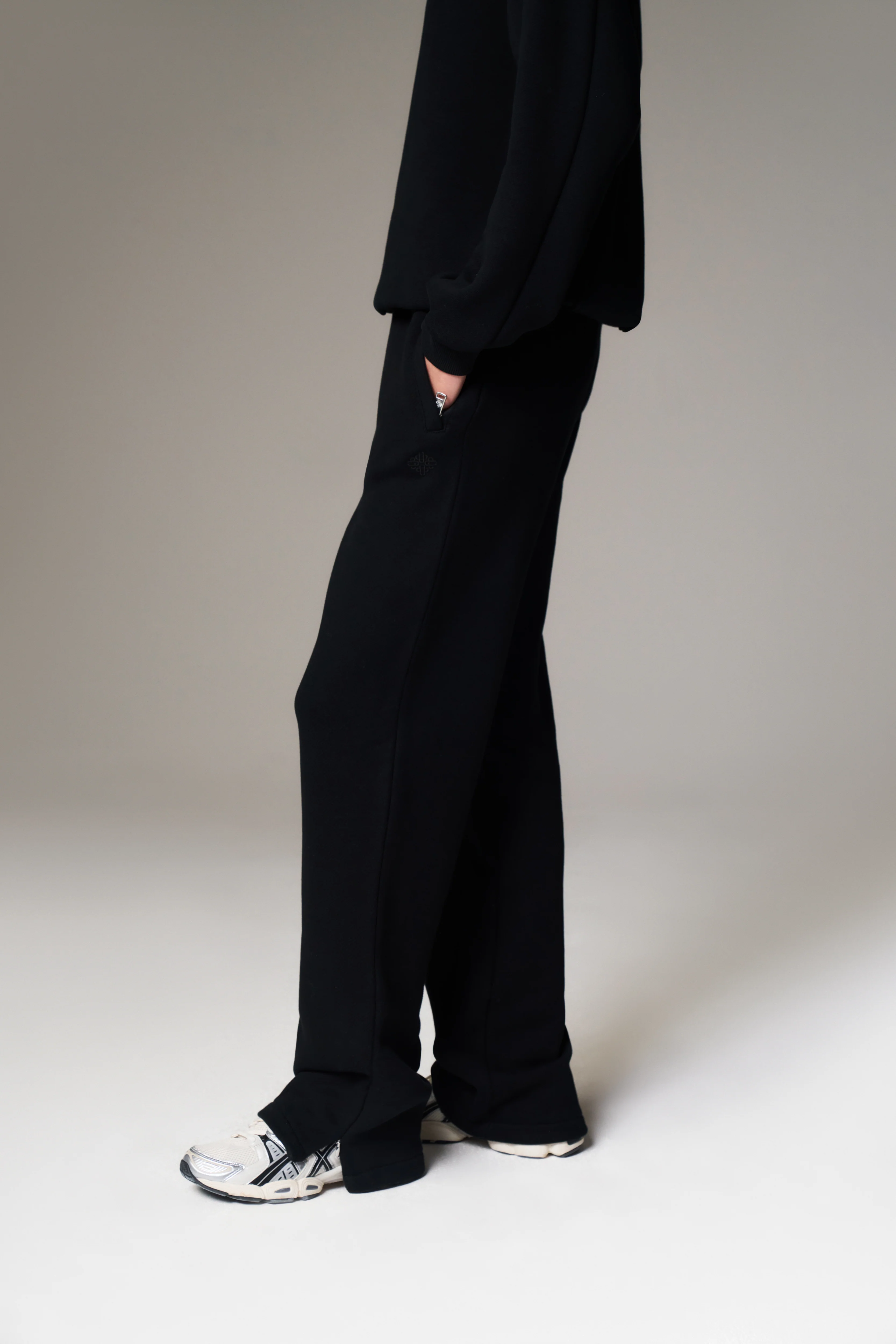 LAUNDERED CLASSICS STRAIGHT LEG JOGGERS - WASHED BLACK