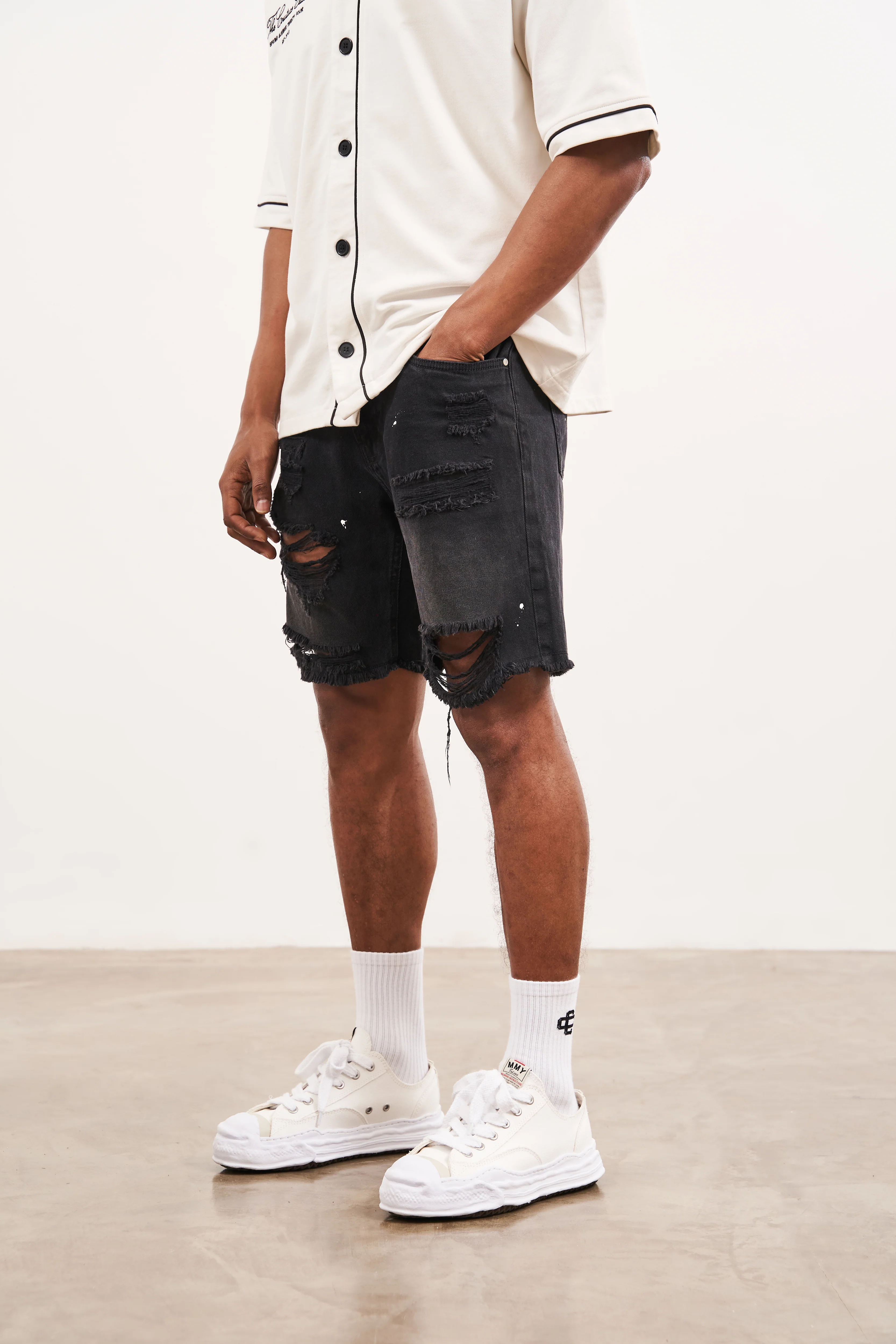 DISTRESSED RAW HEM DENIM SHORTS - WASHED BLACK
