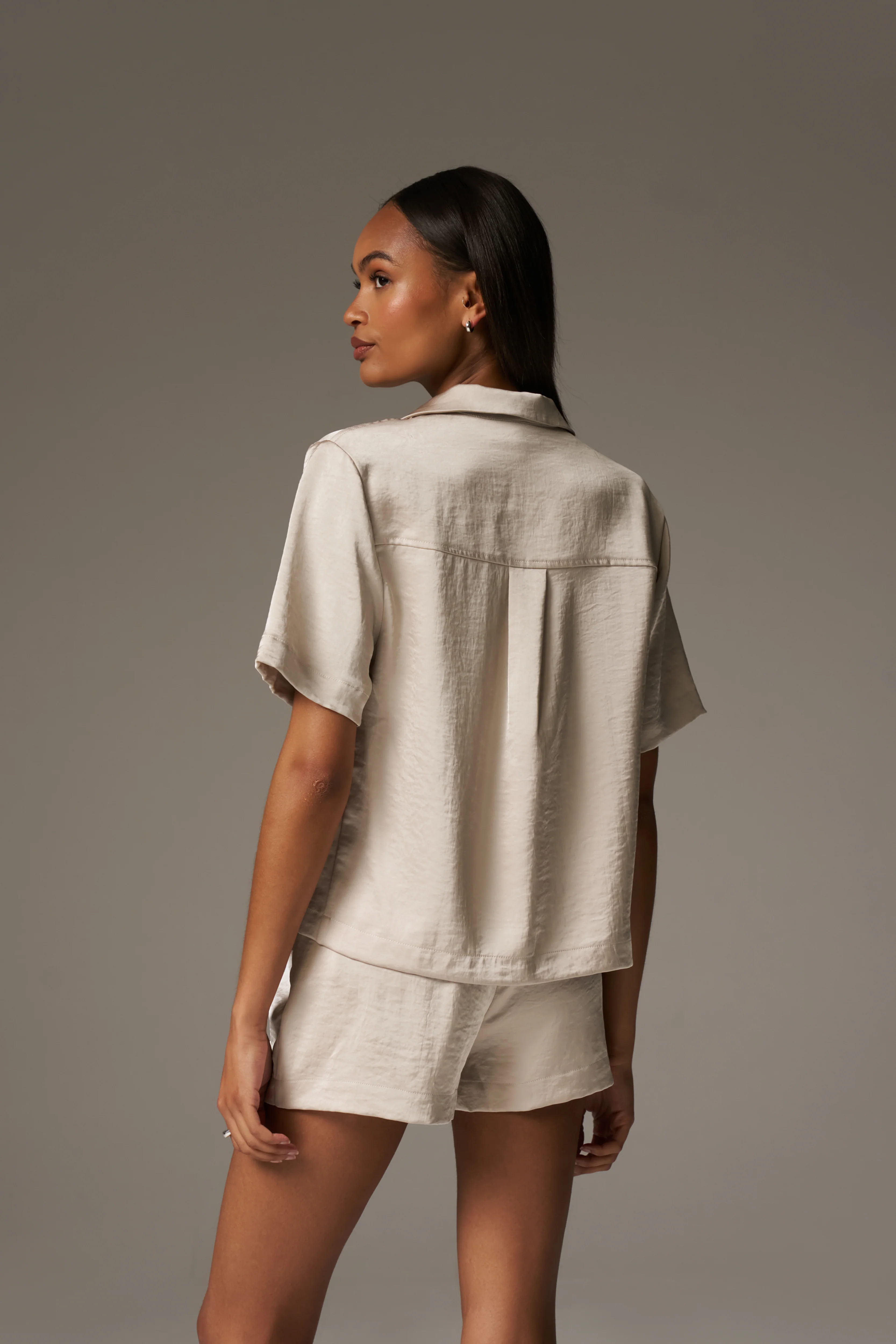 SATIN SHORT SLEEVE EMBLEM SHIRT - BEIGE