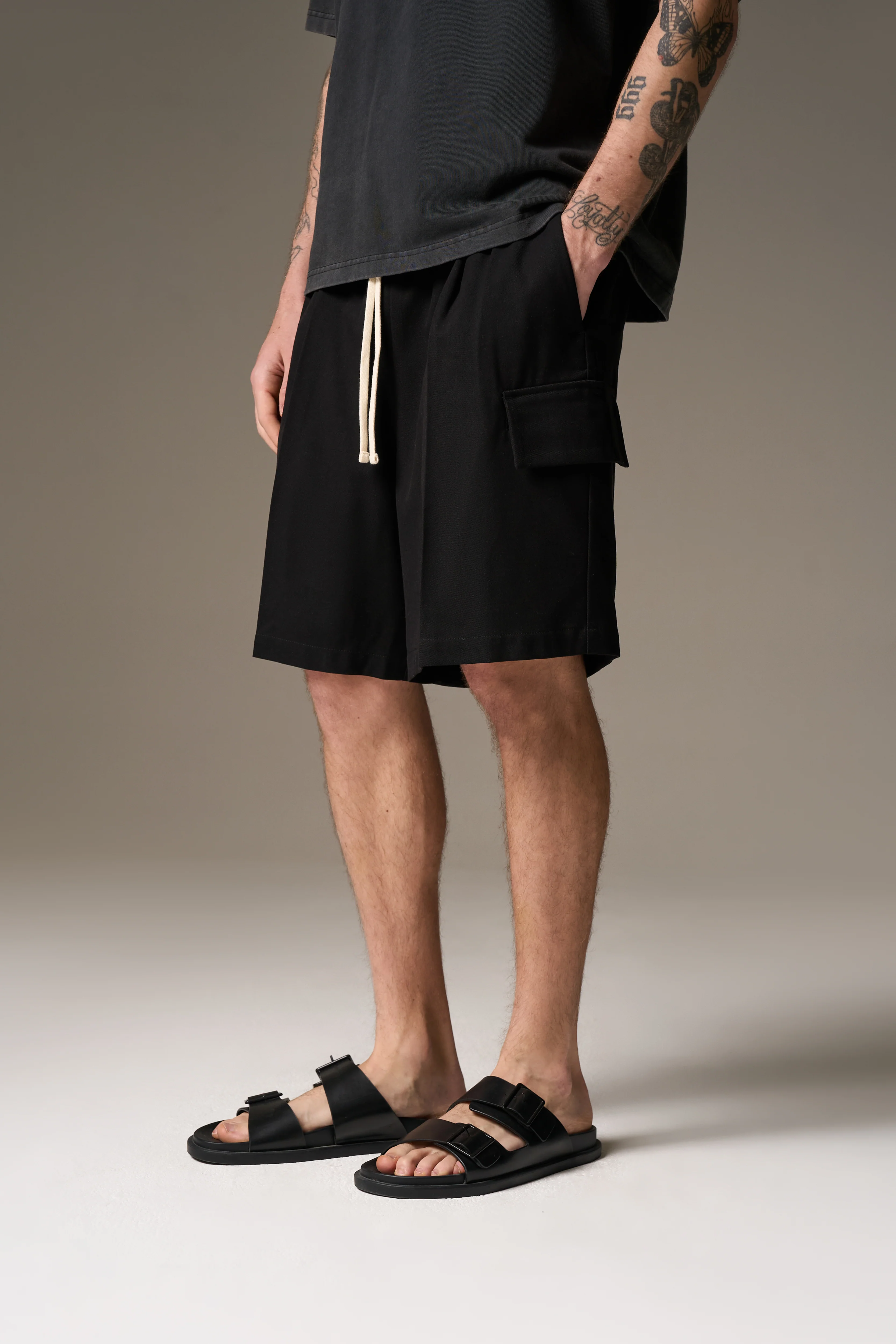 WIDE LEG SIDE POCKET SHORTS - BLACK